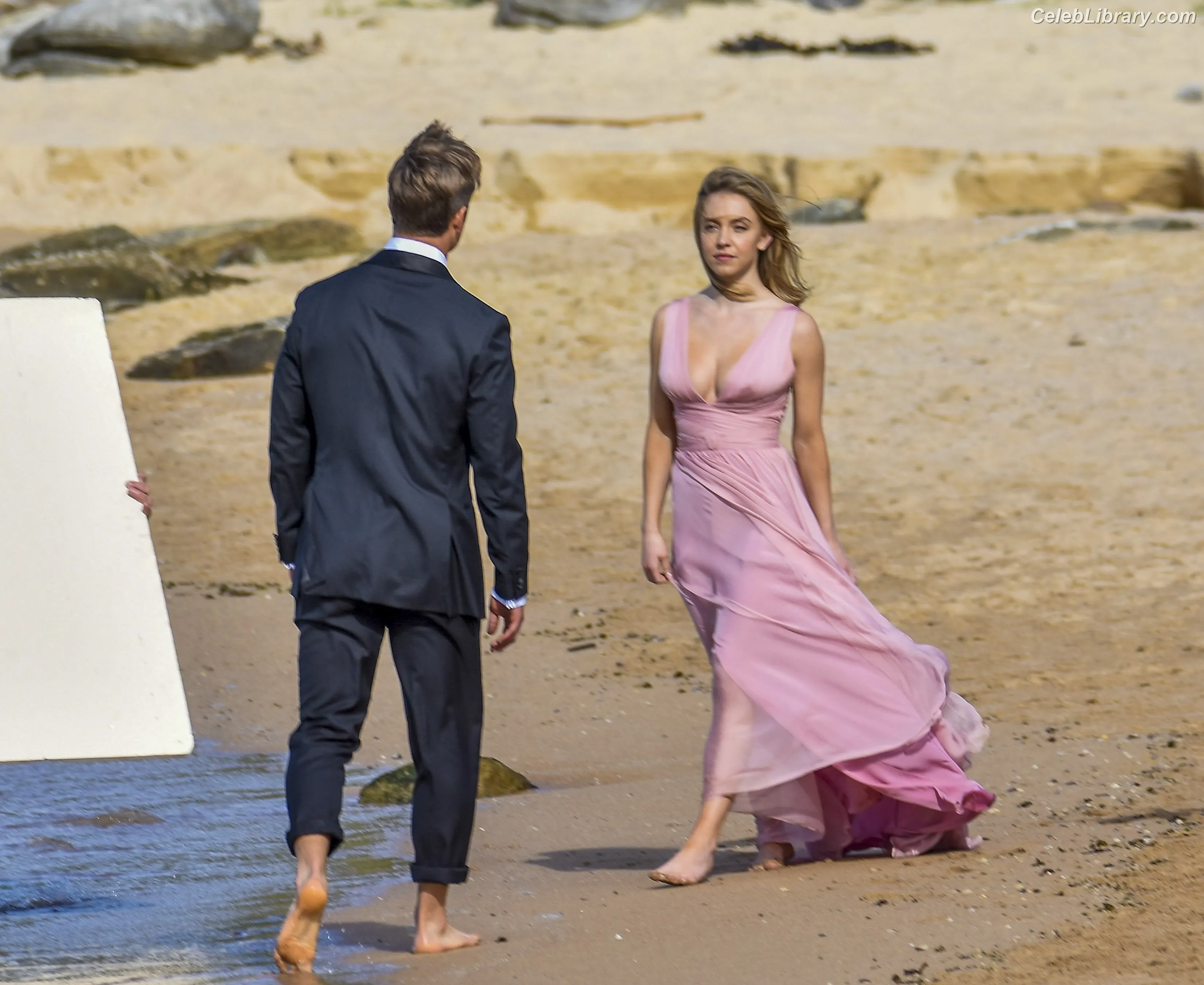 Sydney Sweeney photo 18 of 12030
