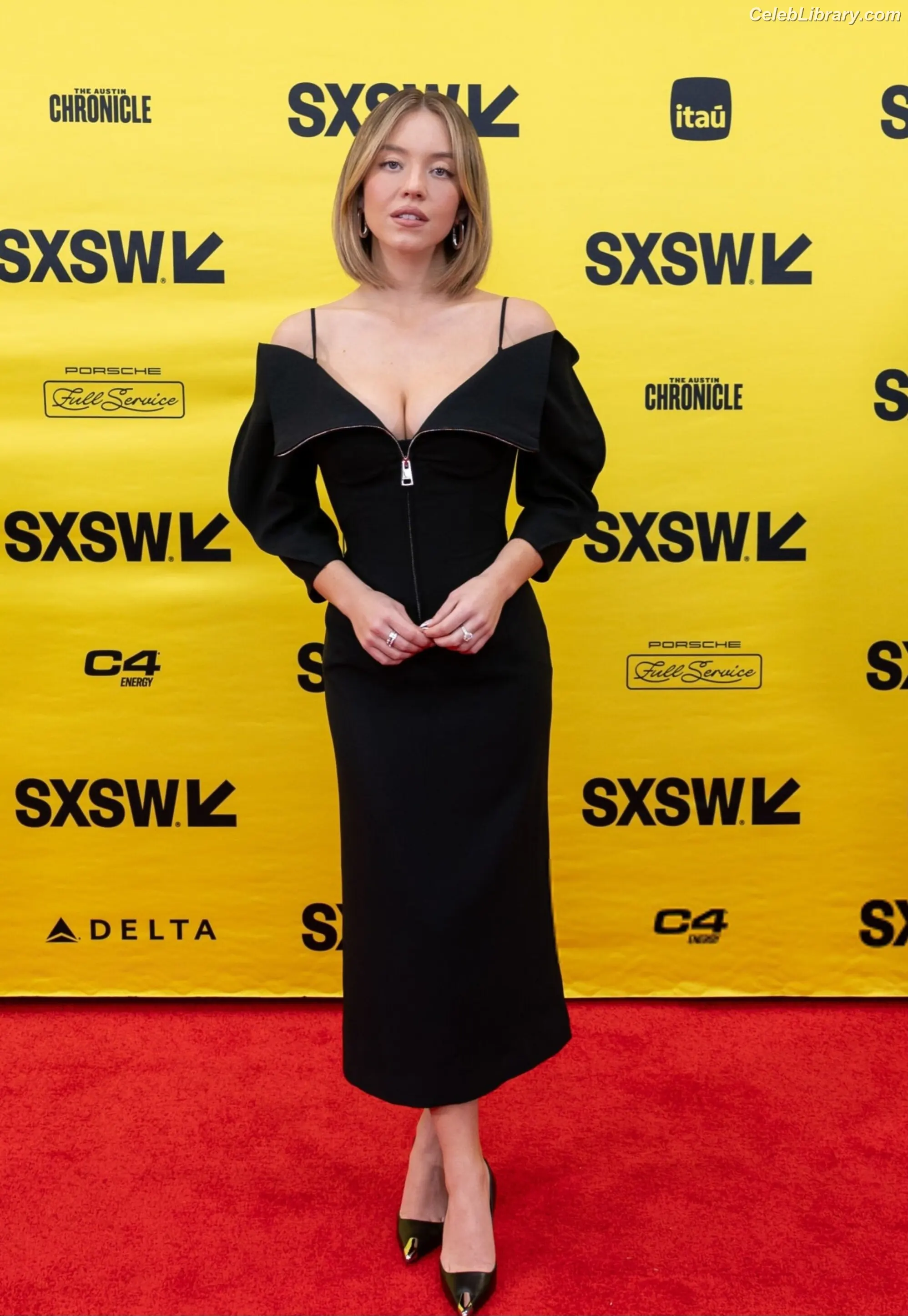Sydney Sweeney photo 14 of 12030