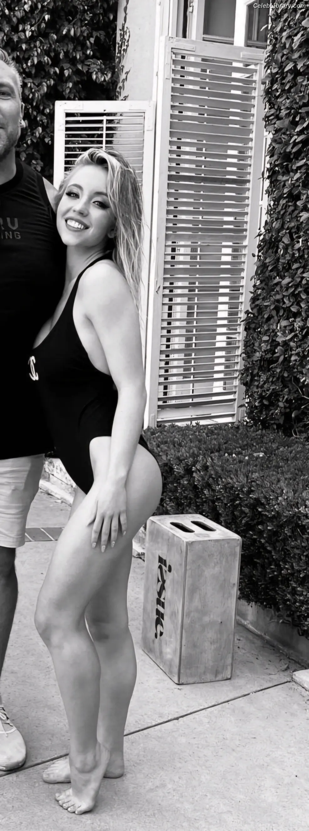 Sydney Sweeney photo 20 of 12030