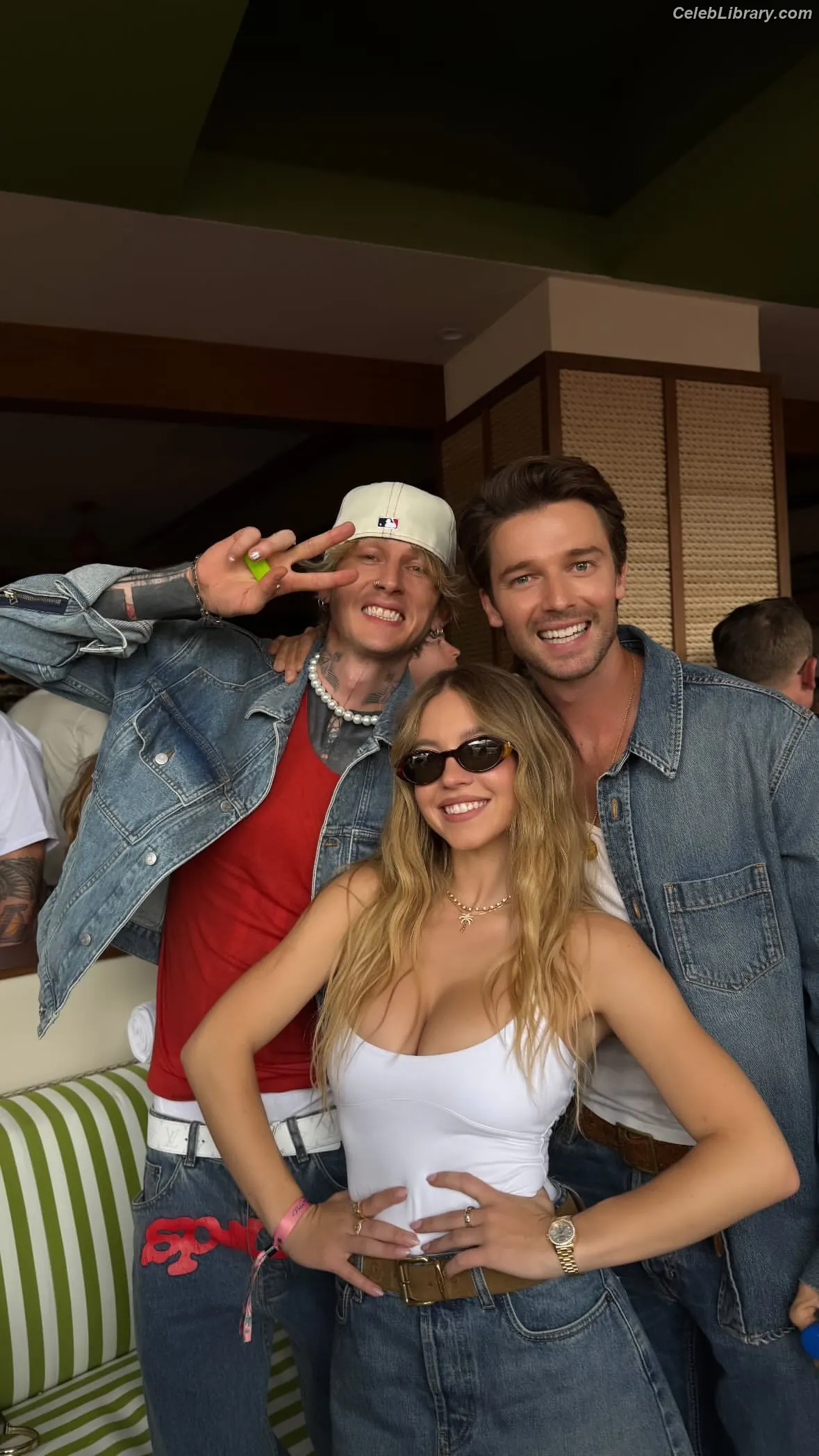 Sydney Sweeney photo 16 of 12030