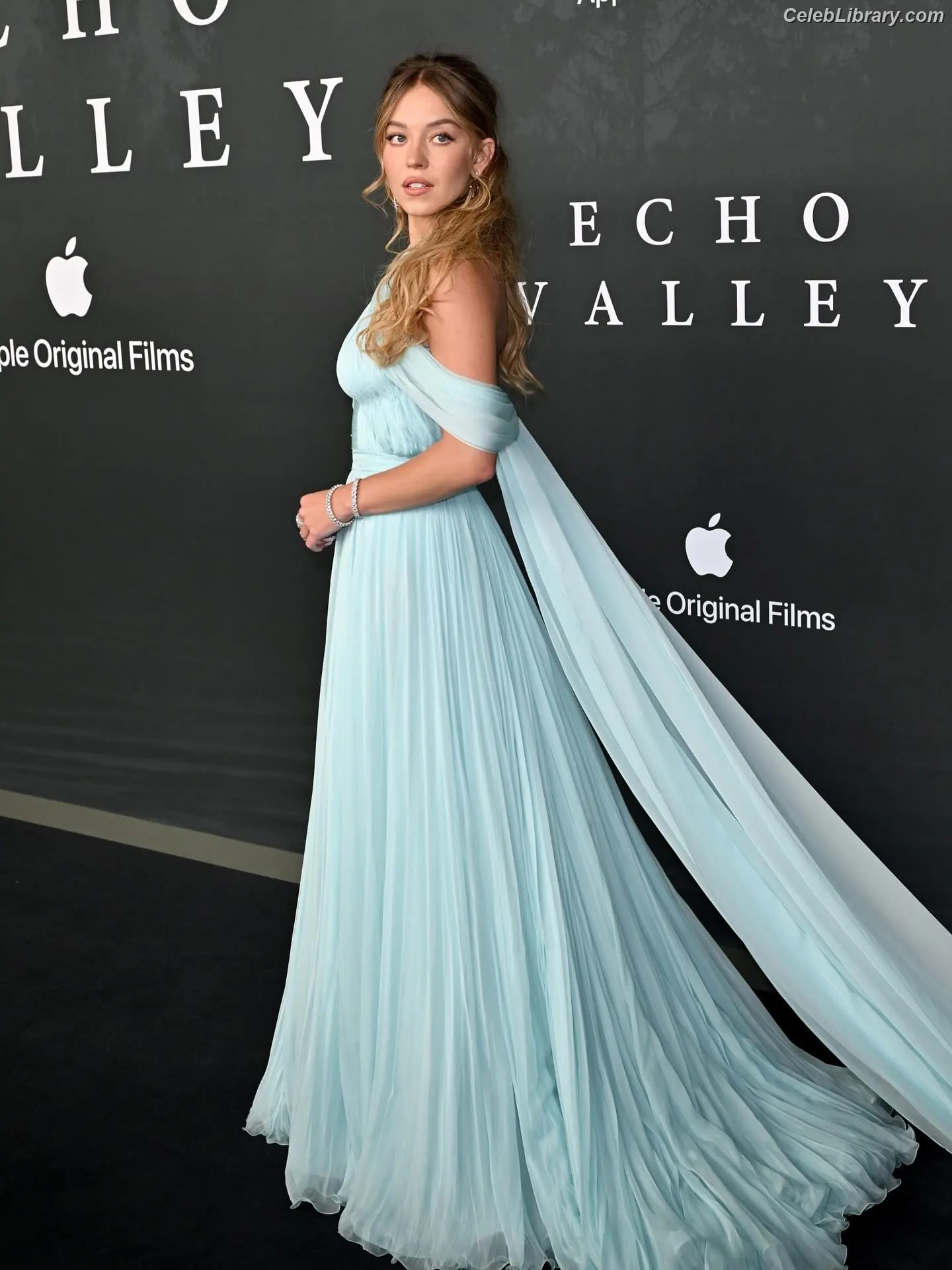 Sydney Sweeney photo 9 of 12030