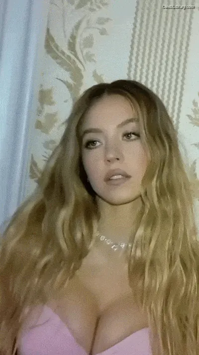 Sydney Sweeney photo 12 of 12030