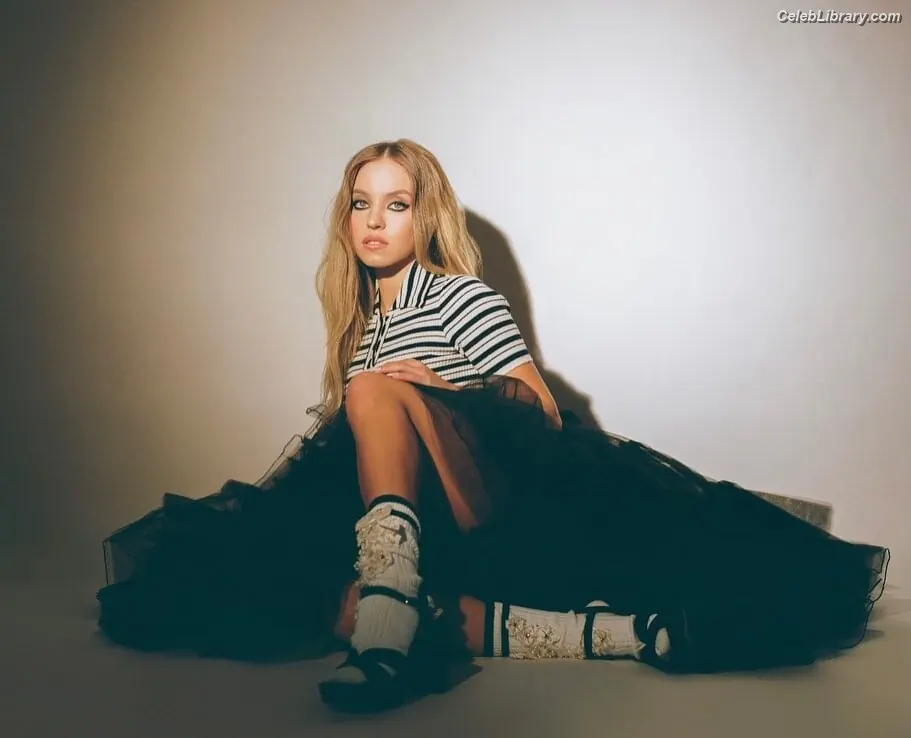 Sydney Sweeney photo 19 of 12030