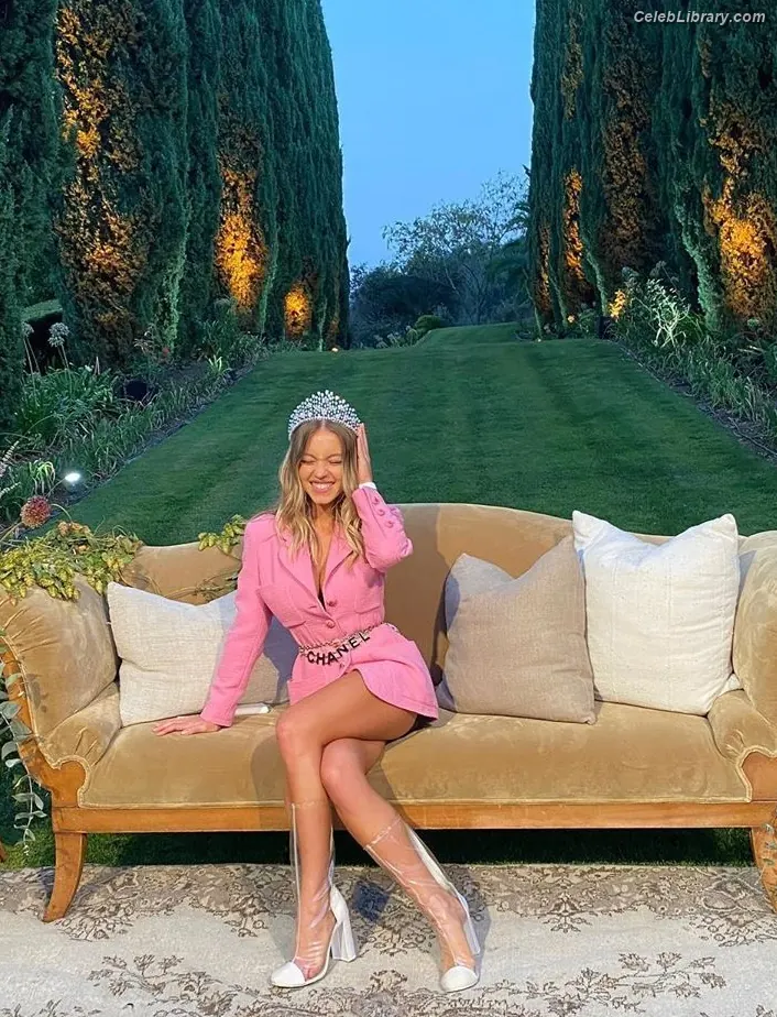Sydney Sweeney photo 22 of 12030