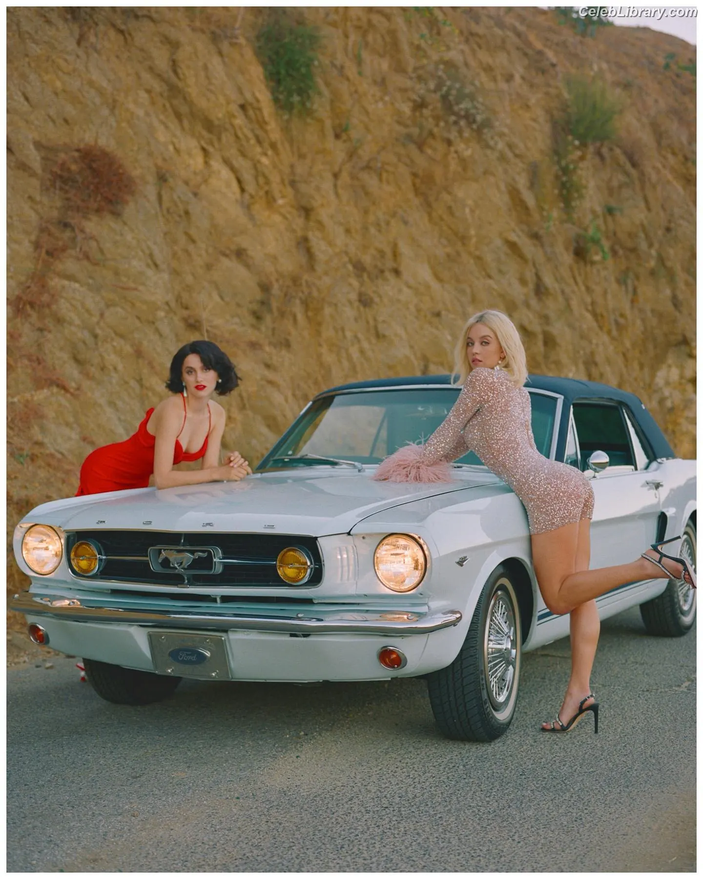 Sydney Sweeney photo 2 of 12030