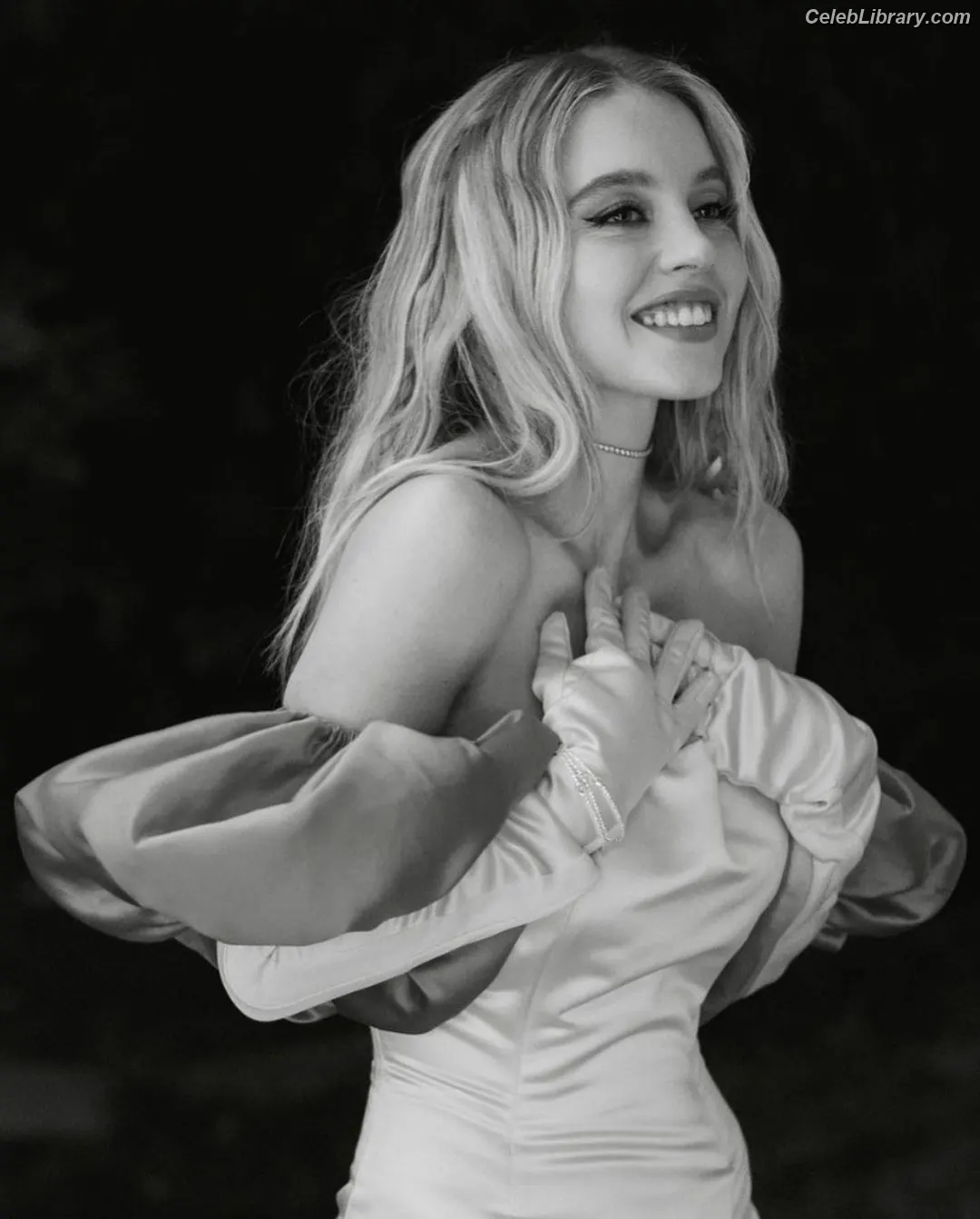 Sydney Sweeney photo 1 of 12030
