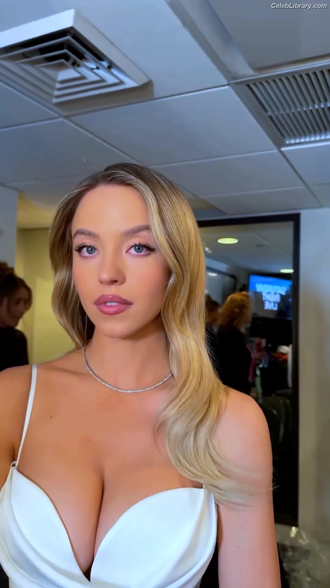 Sydney Sweeney photo 23 of 12030
