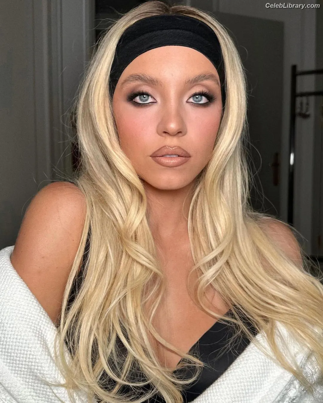 Sydney Sweeney photo 10 of 12030