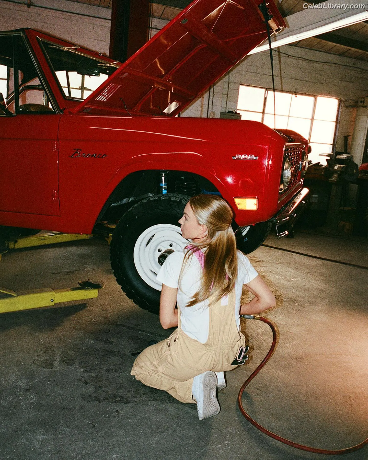 Sydney Sweeney photo 14 of 12030