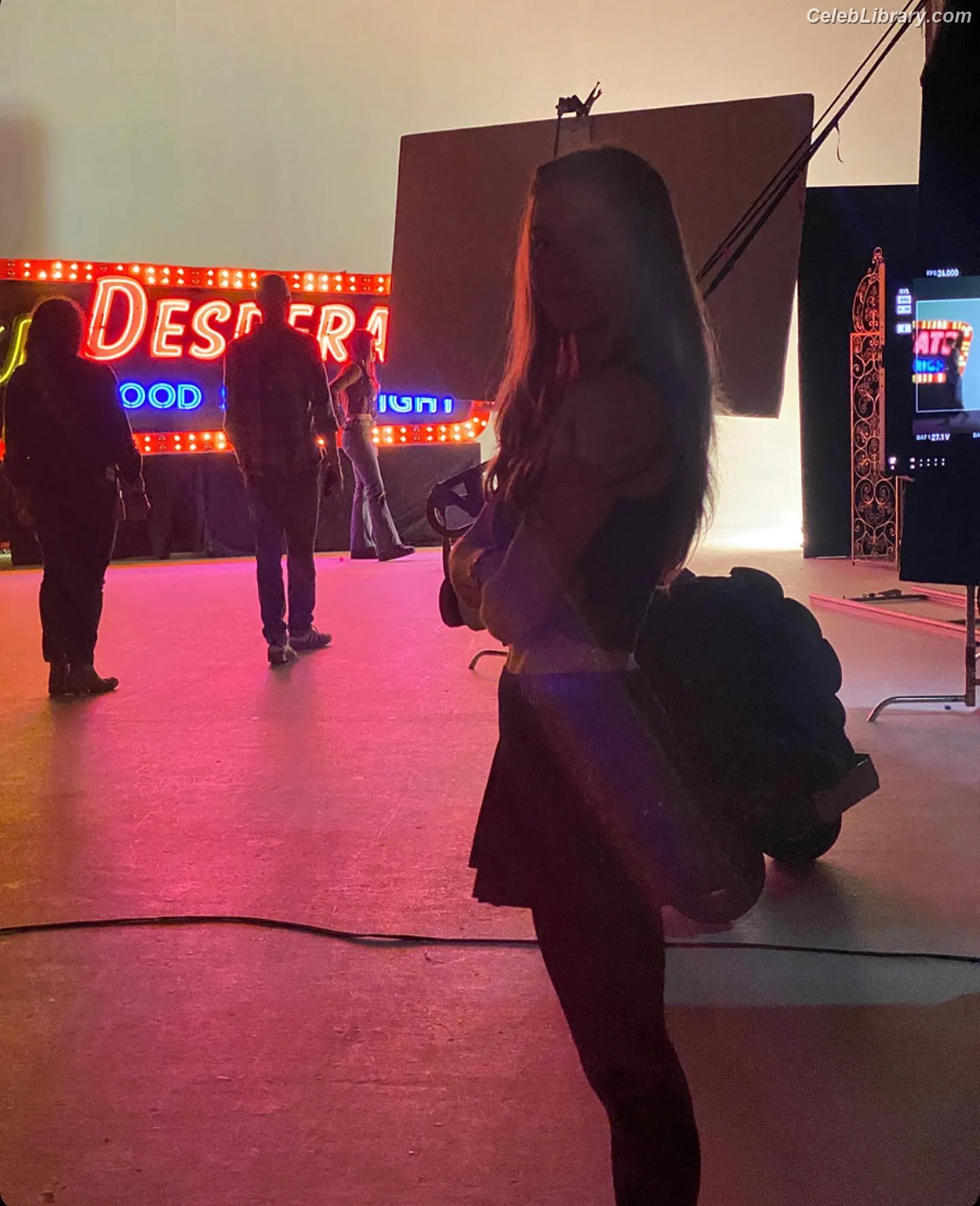 Sydney Sweeney photo 1 of 12030