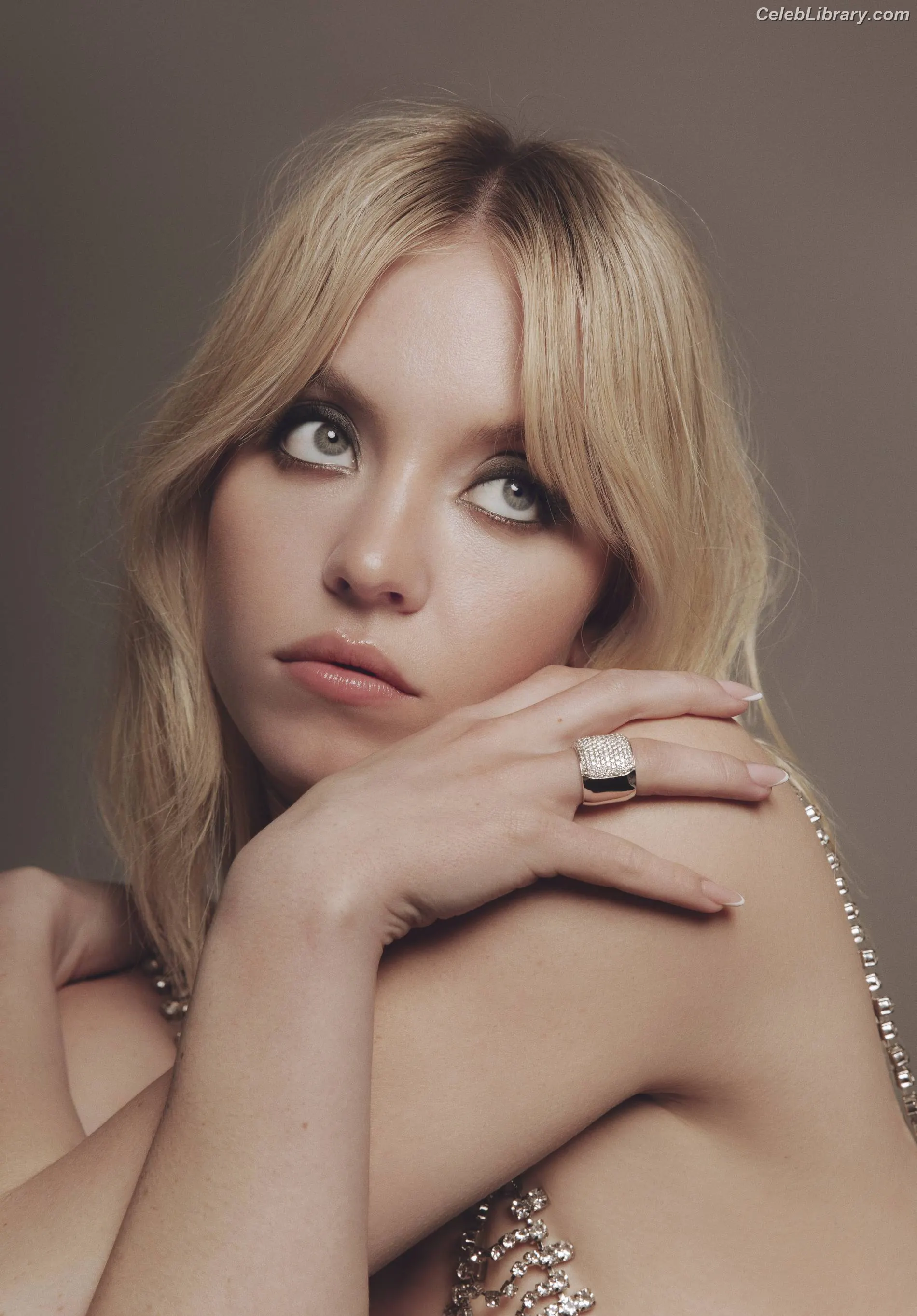 Sydney Sweeney photo 19 of 12030