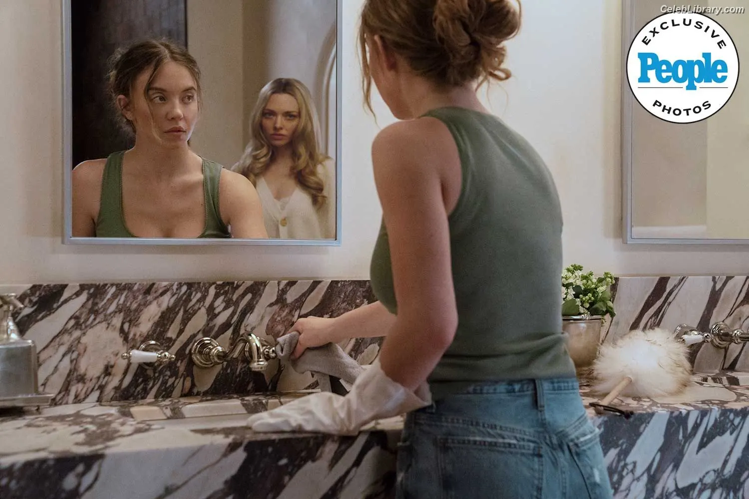 Sydney Sweeney photo 13 of 12030