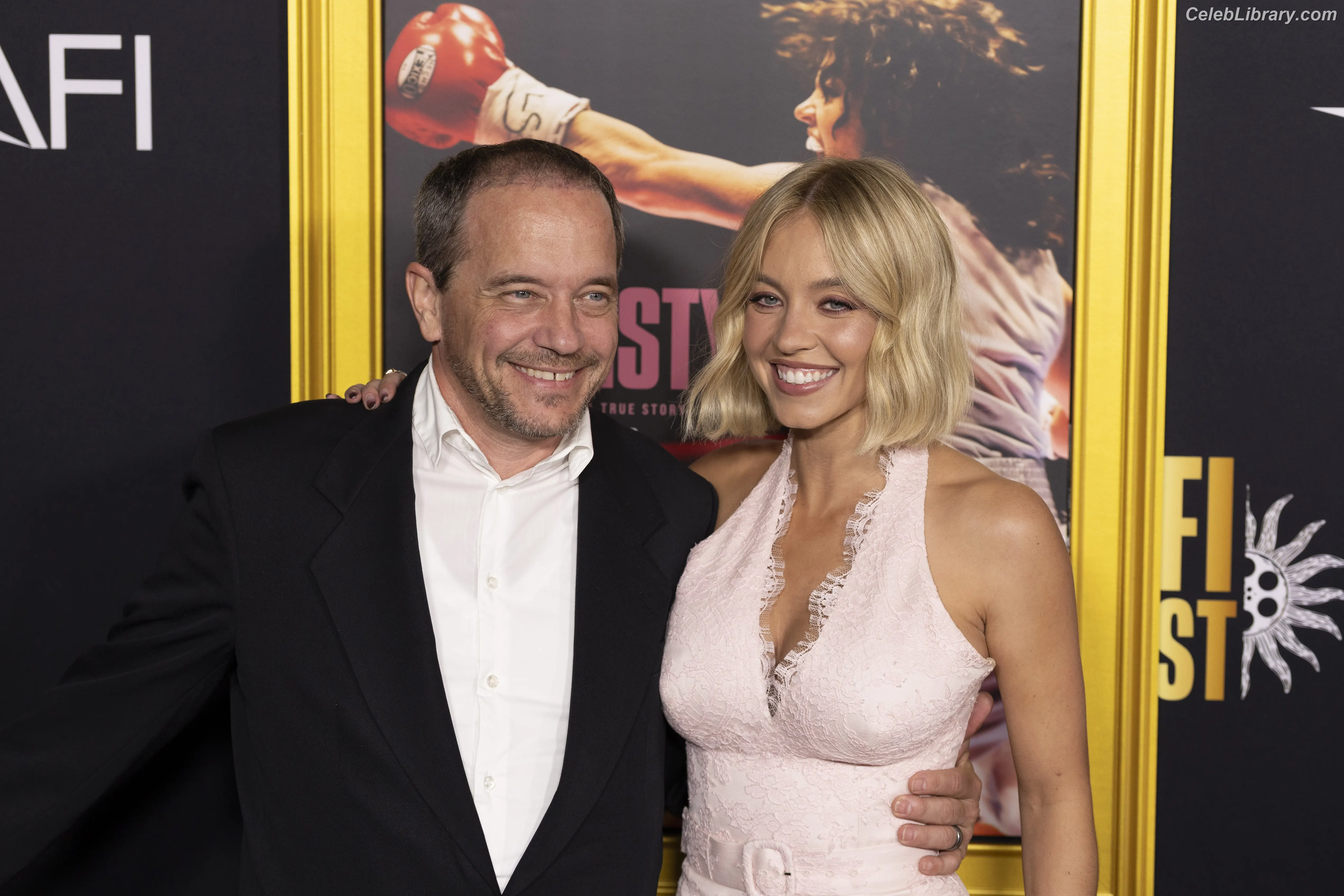 Sydney Sweeney photo 17 of 12030