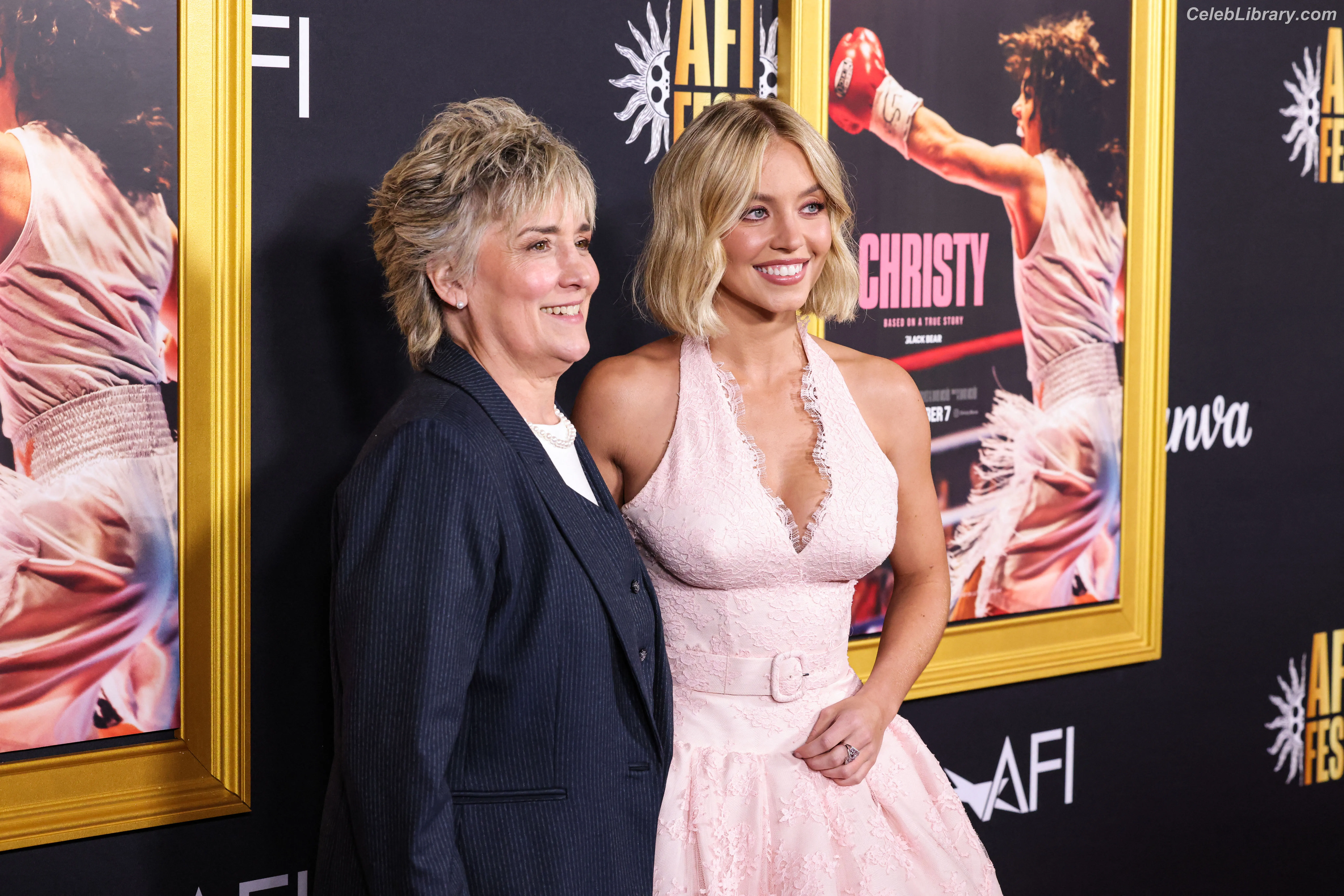 Sydney Sweeney photo 7 of 12030