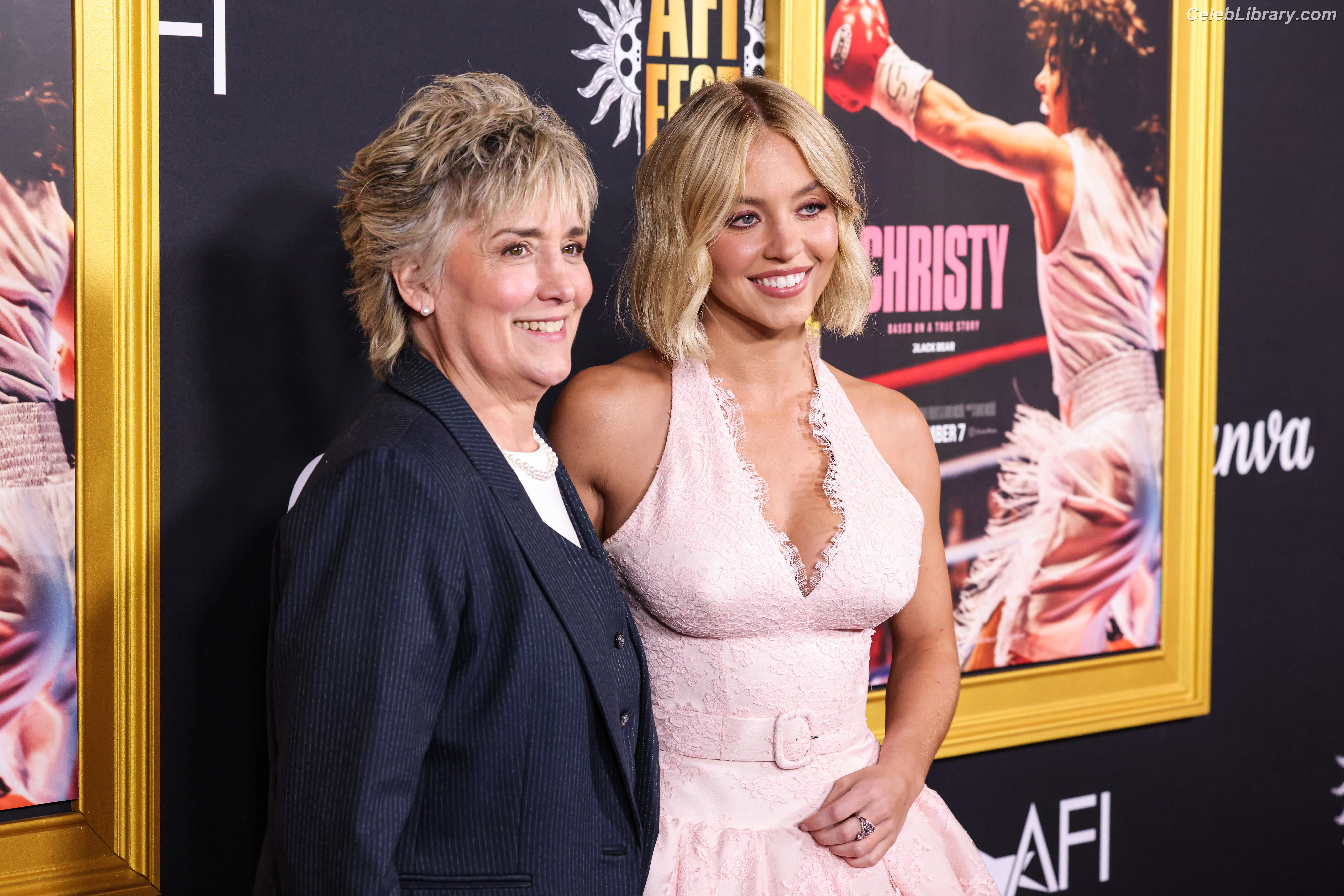 Sydney Sweeney photo 21 of 12030