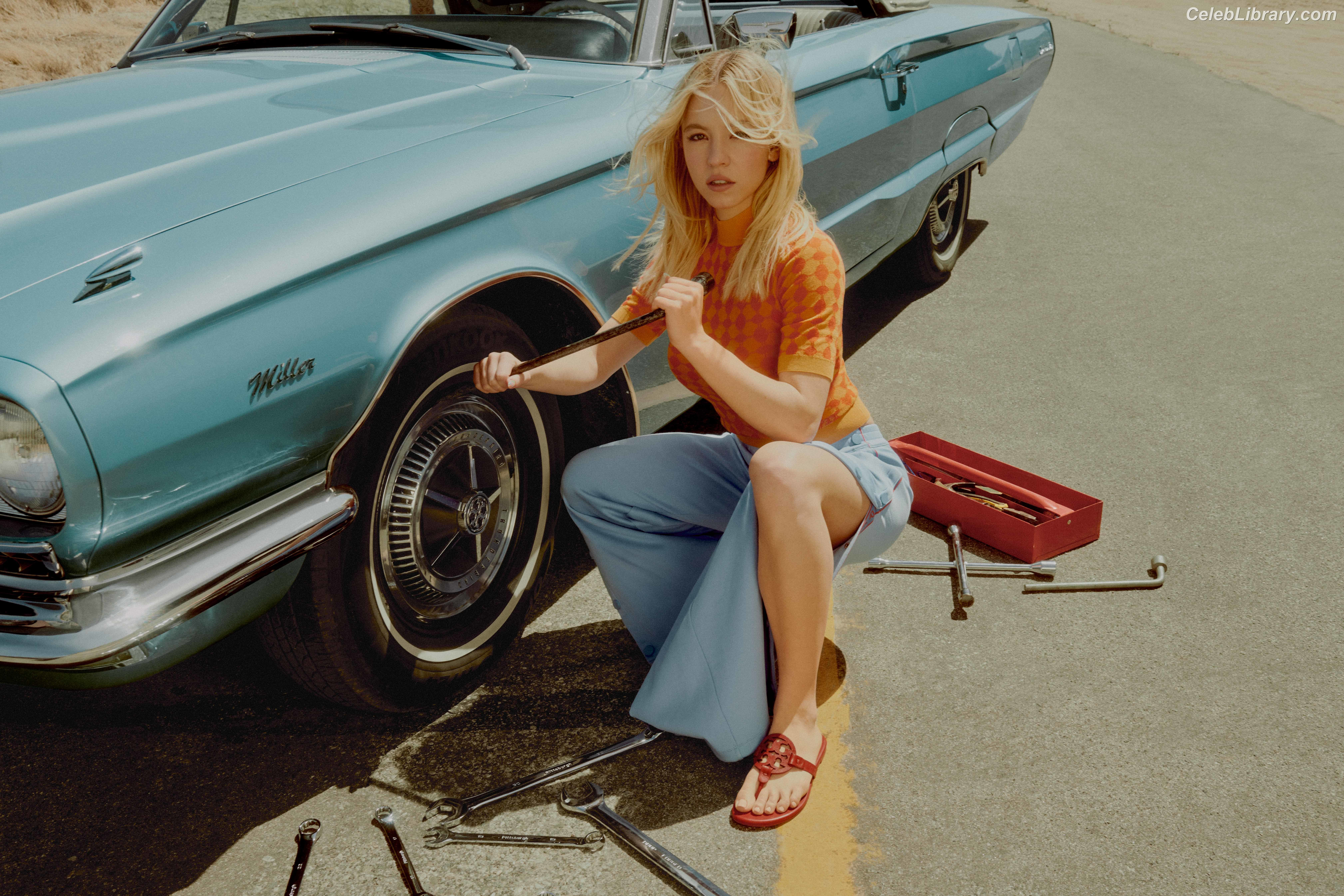 Sydney Sweeney photo 8 of 12007