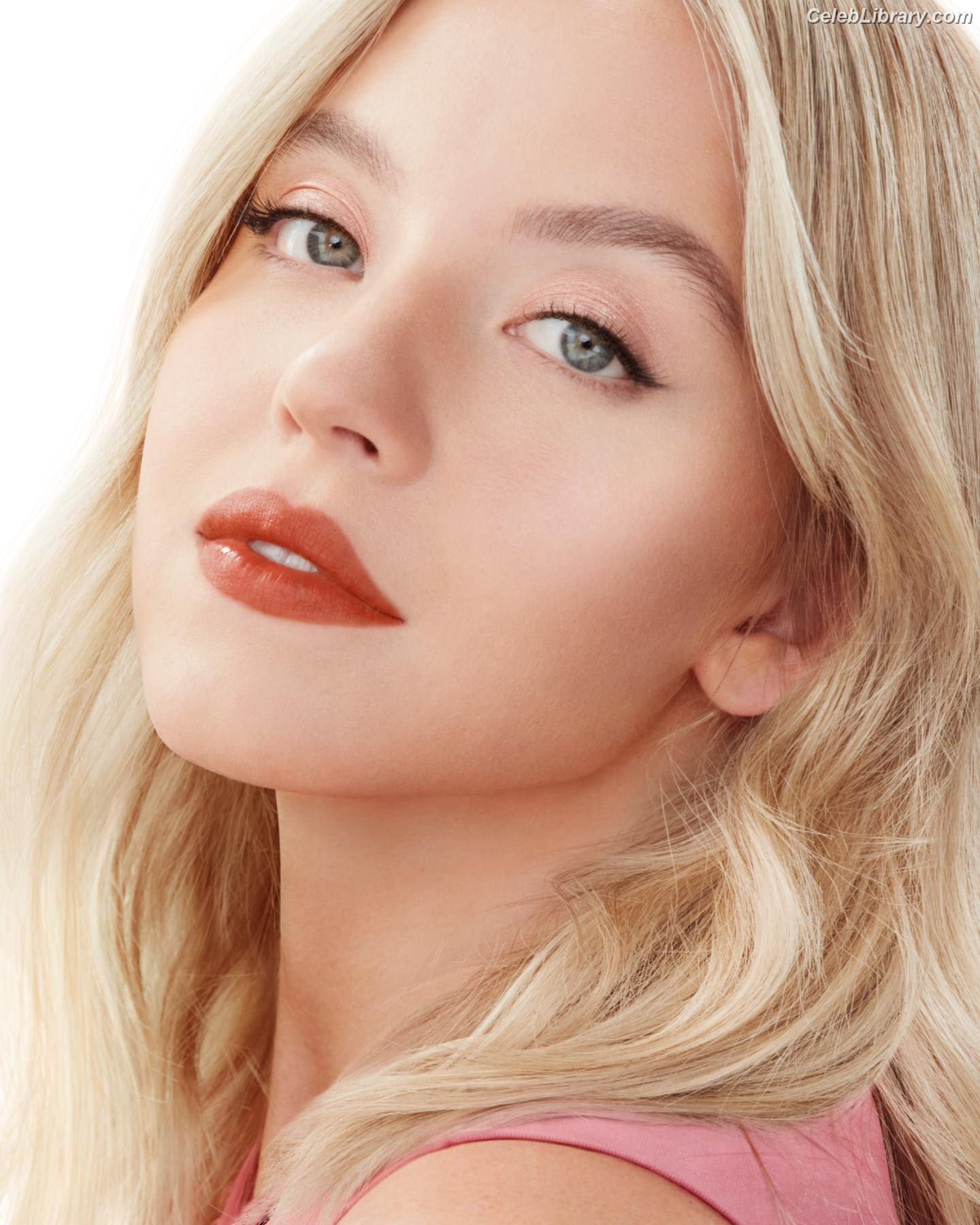 Sydney Sweeney photo 6 of 12007