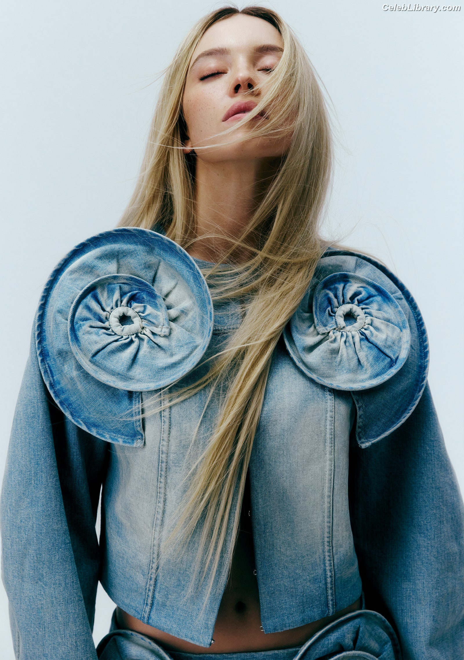 Sydney Sweeney photo 16 of 12007
