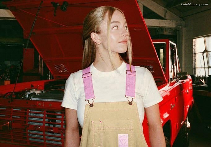 Sydney Sweeney photo 17 of 12007