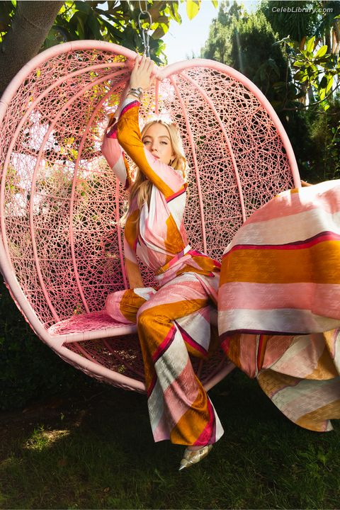 Sydney Sweeney photo 14 of 12007