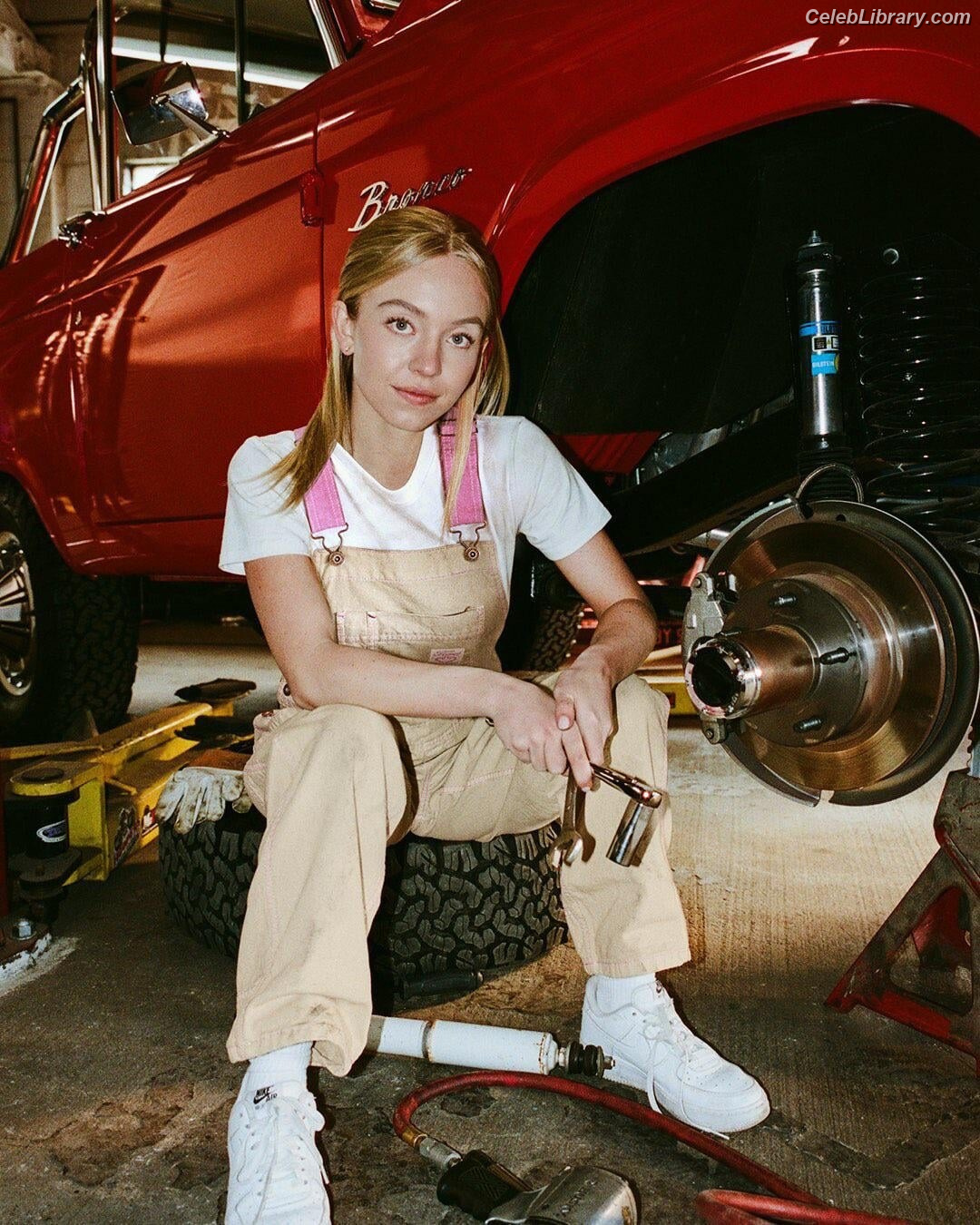 Sydney Sweeney photo 3 of 12007