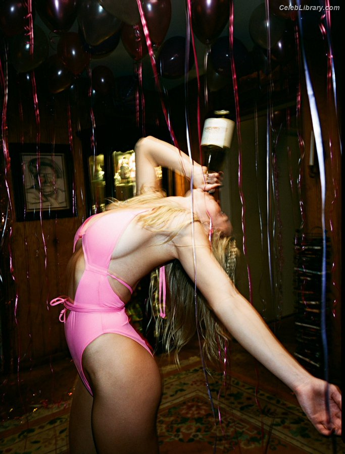 Sydney Sweeney photo 20 of 12007