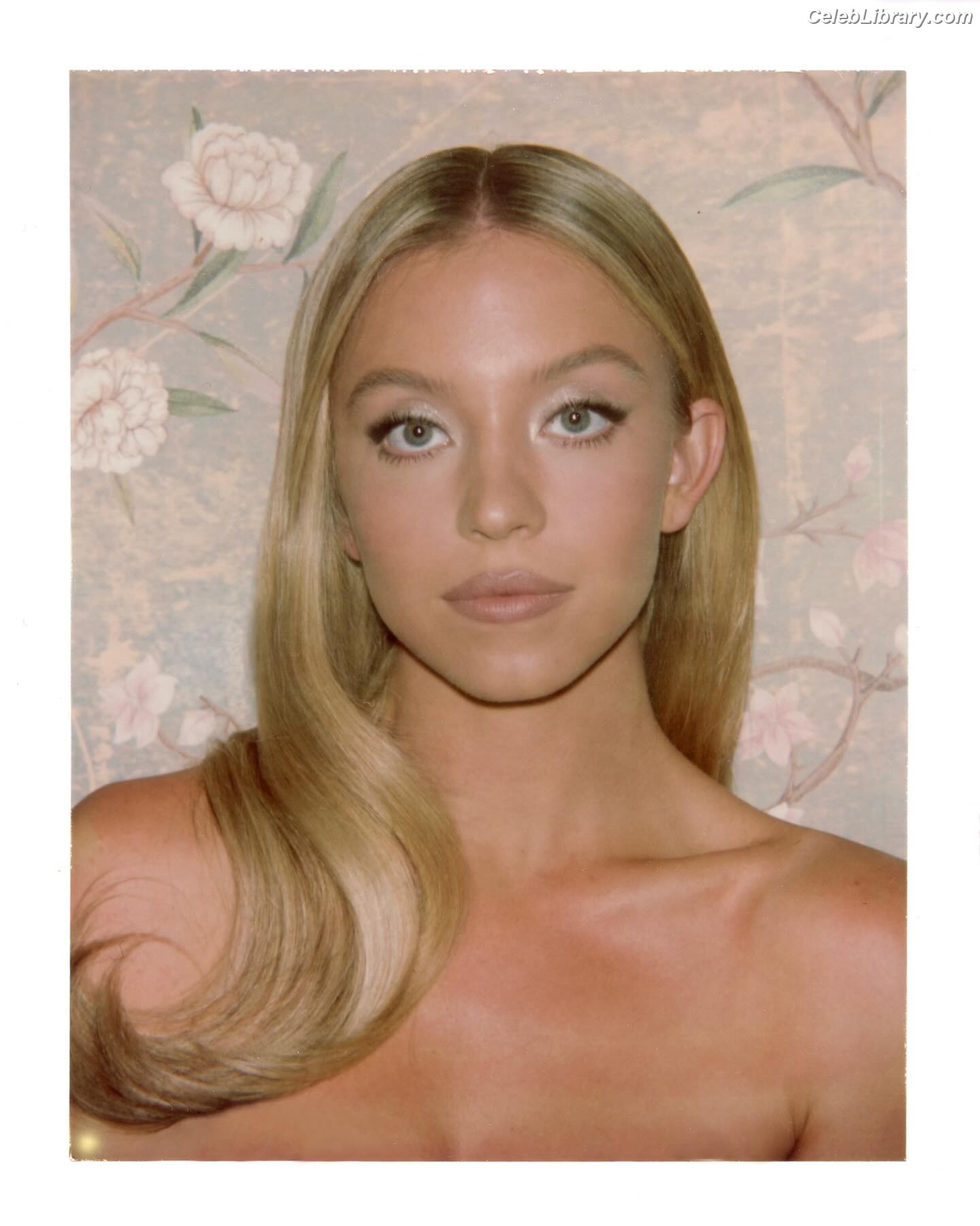 Sydney Sweeney photo 8 of 12007