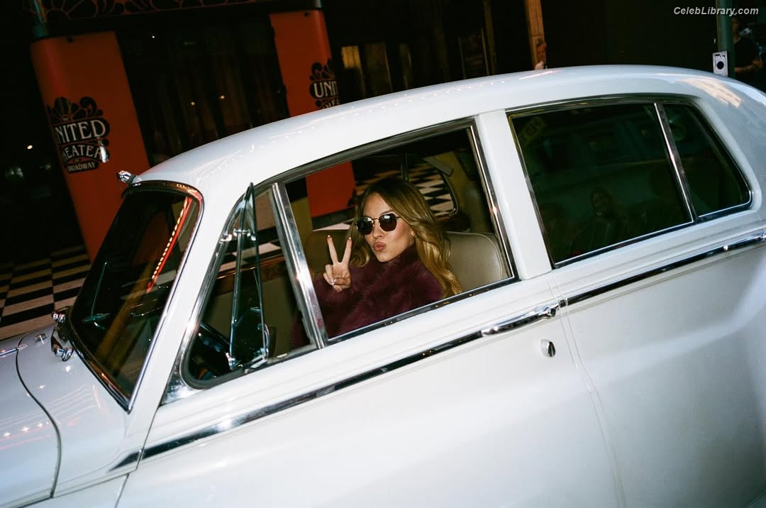 Sydney Sweeney photo 19 of 12007