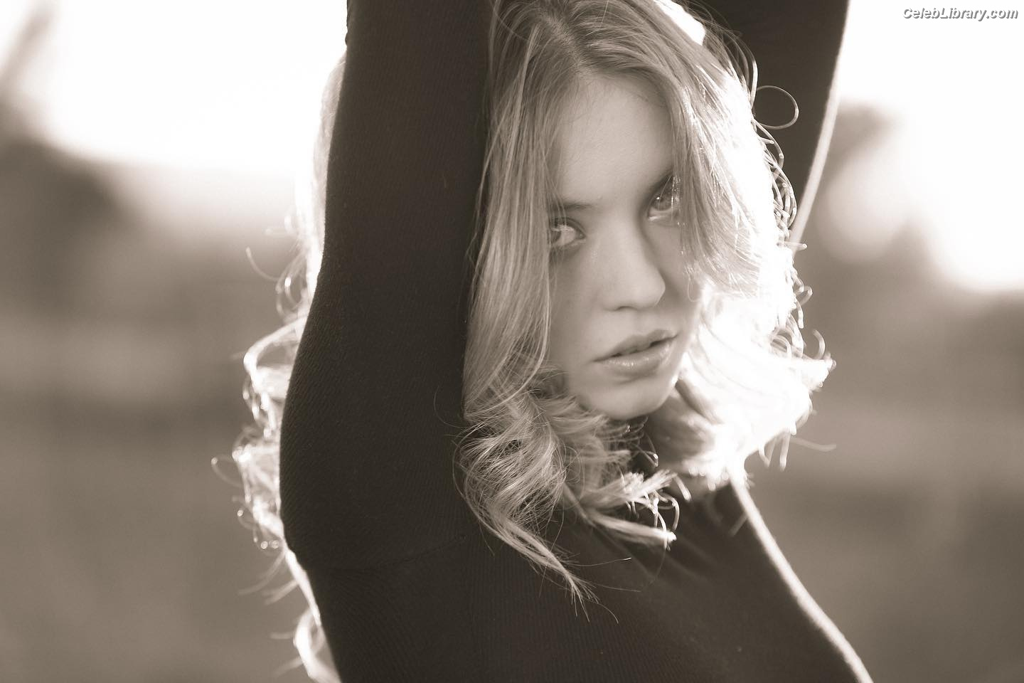 Sydney Sweeney photo 2 of 12007