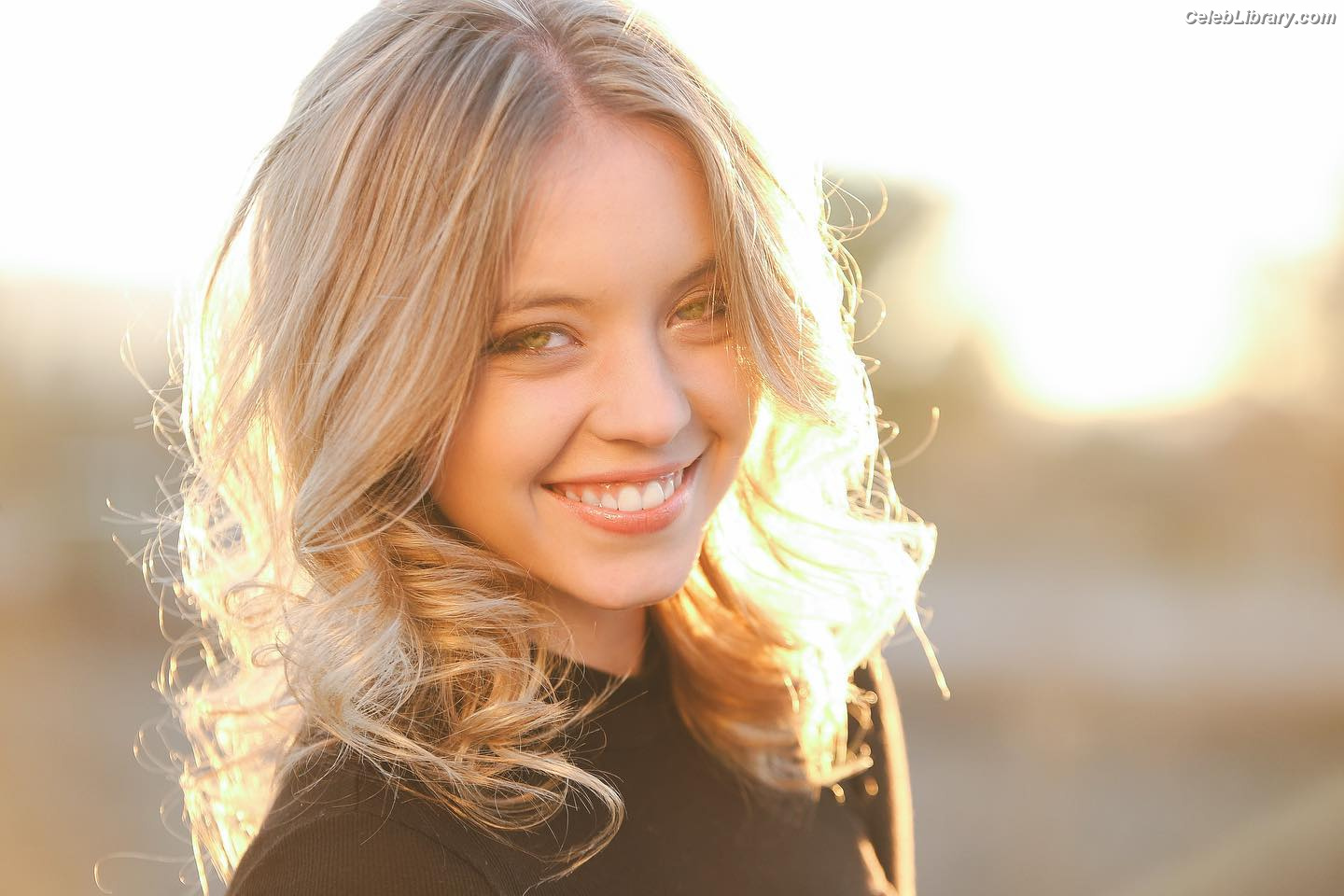 Sydney Sweeney photo 3 of 12007