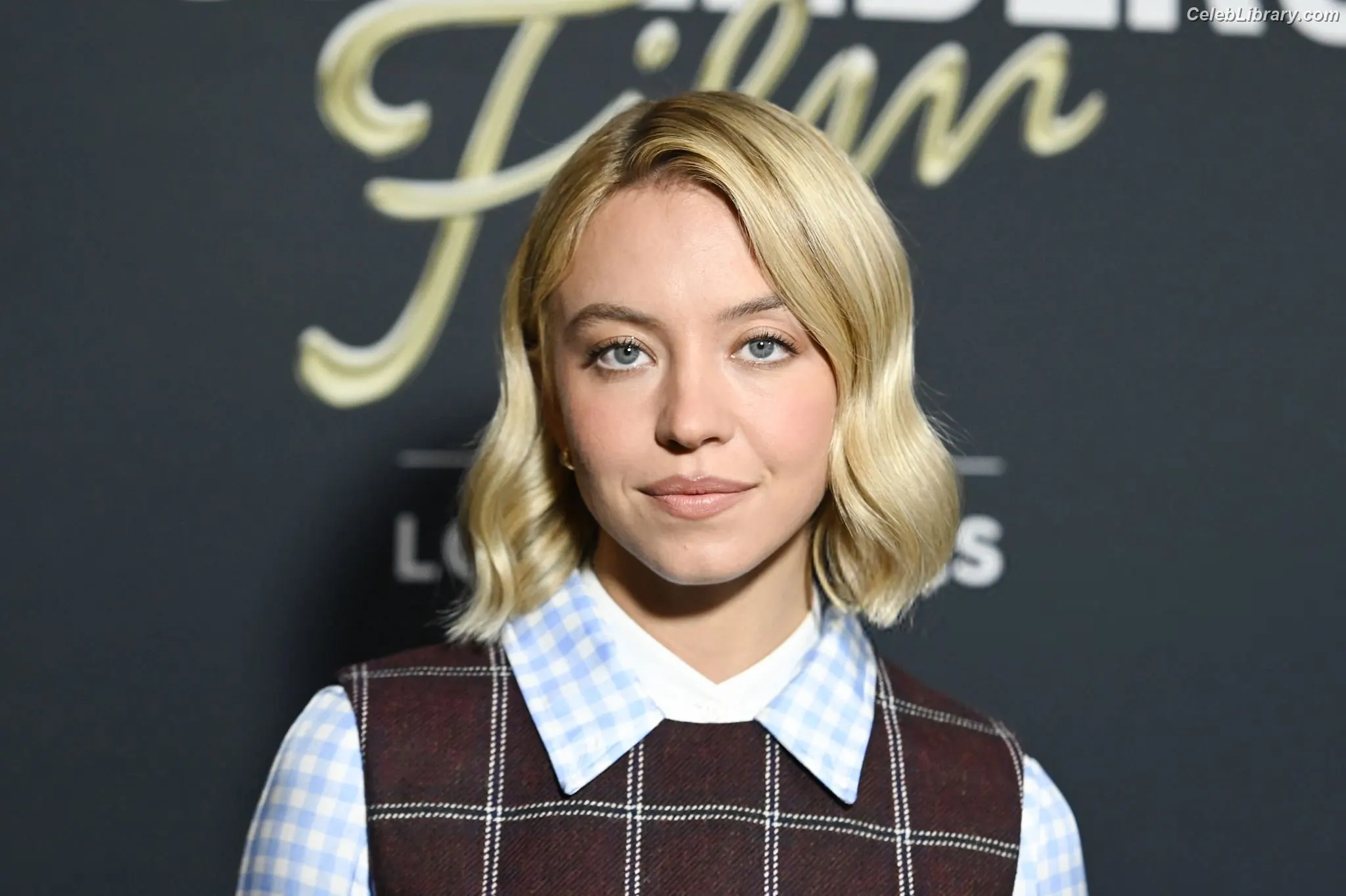 Sydney Sweeney photo 21 of 12030