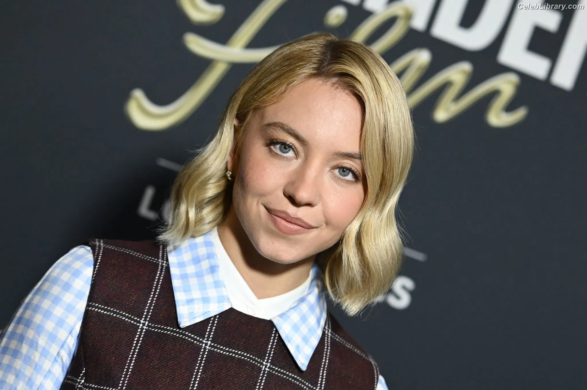 Sydney Sweeney photo 3 of 12030