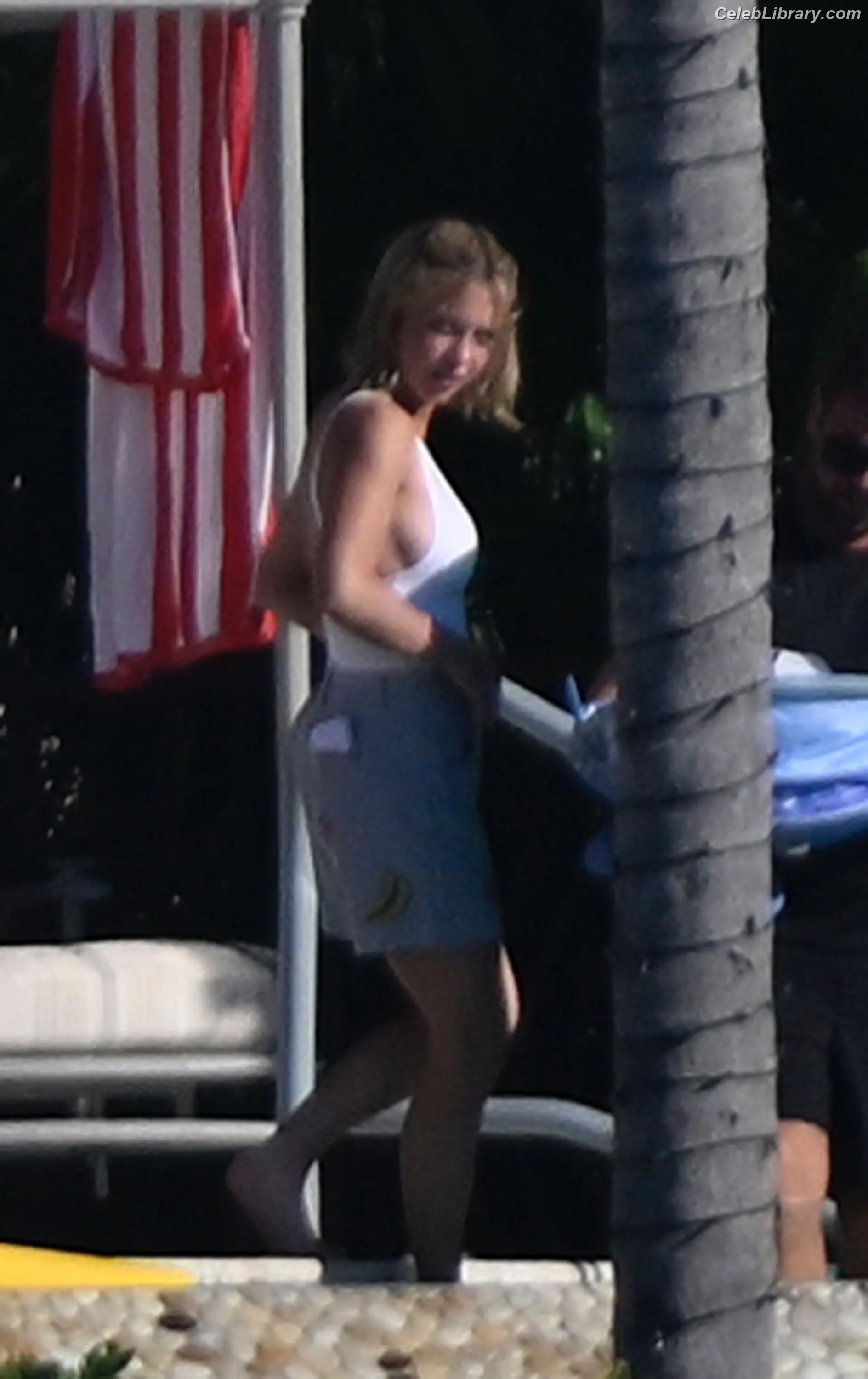 Sydney Sweeney photo 5 of 12030