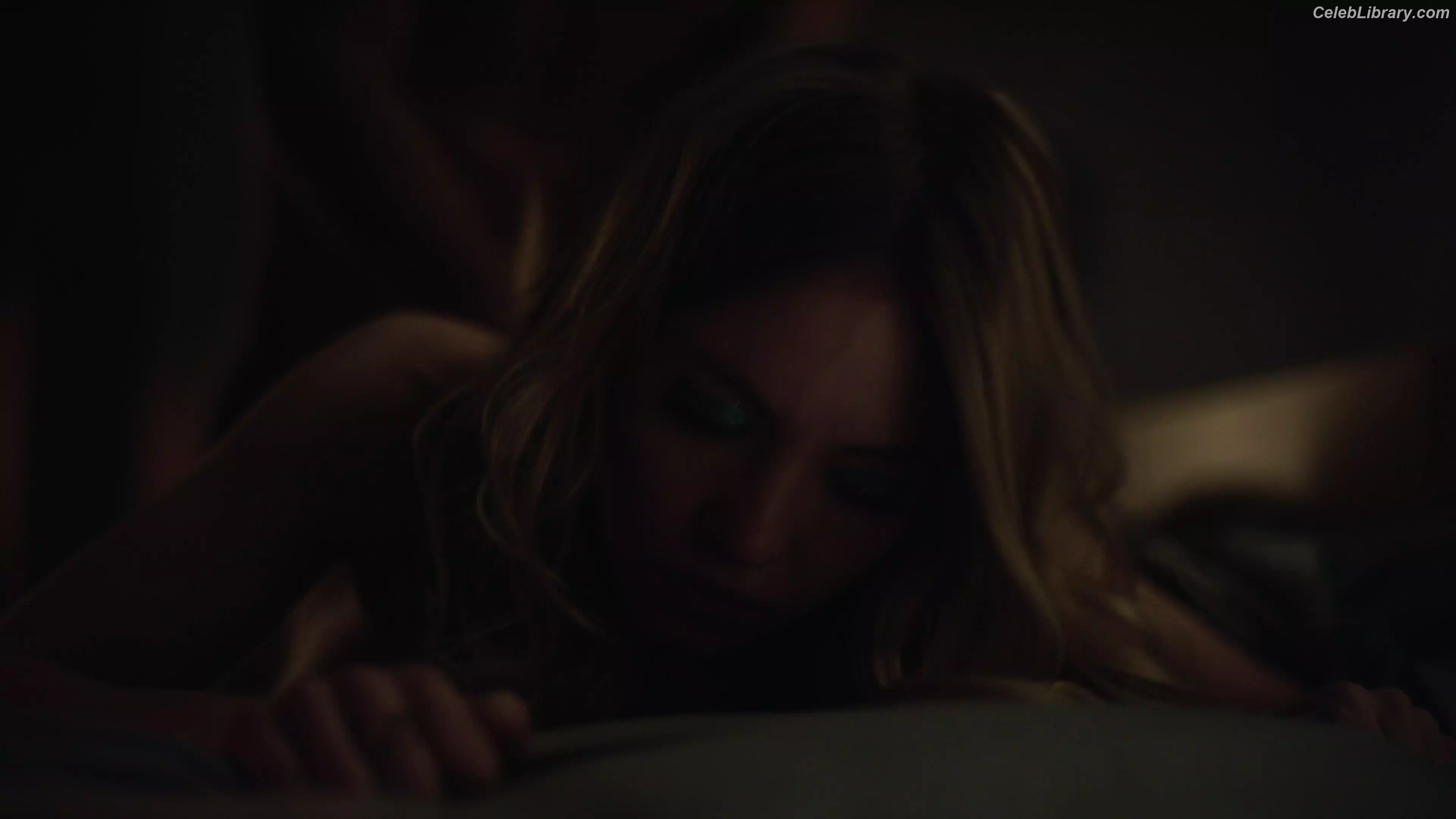 Sydney Sweeney photo 15 of 12030