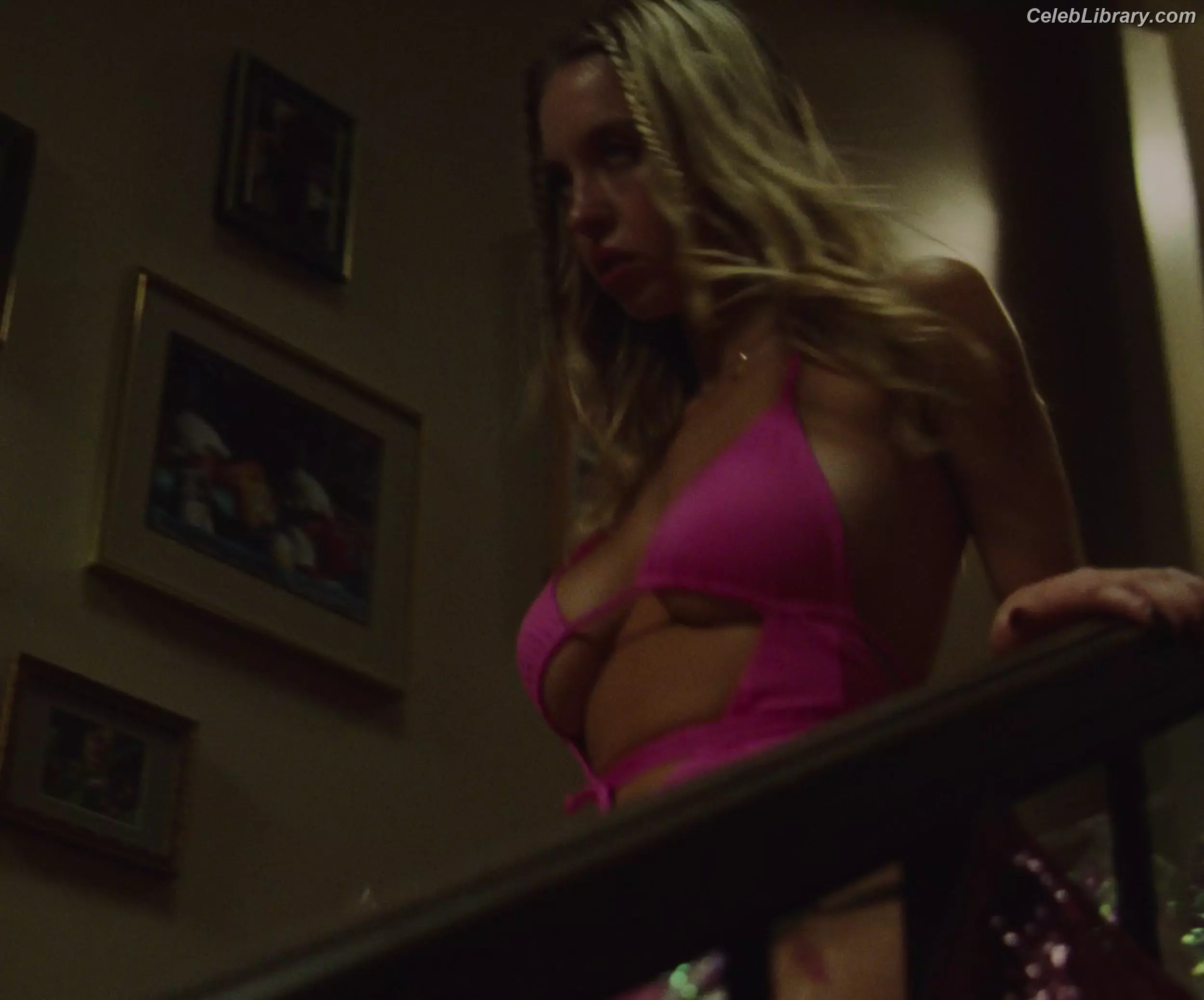 Sydney Sweeney photo 6 of 12030