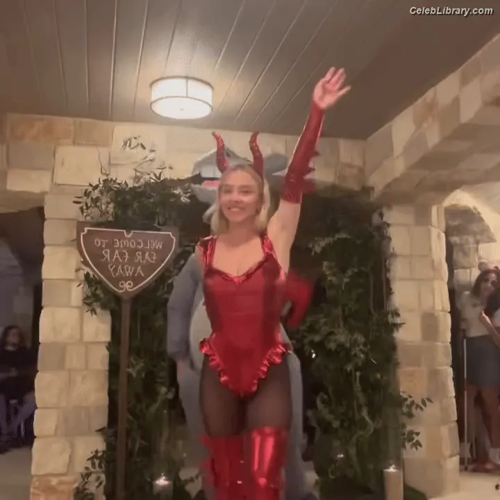 Sydney Sweeney photo 17 of 12030