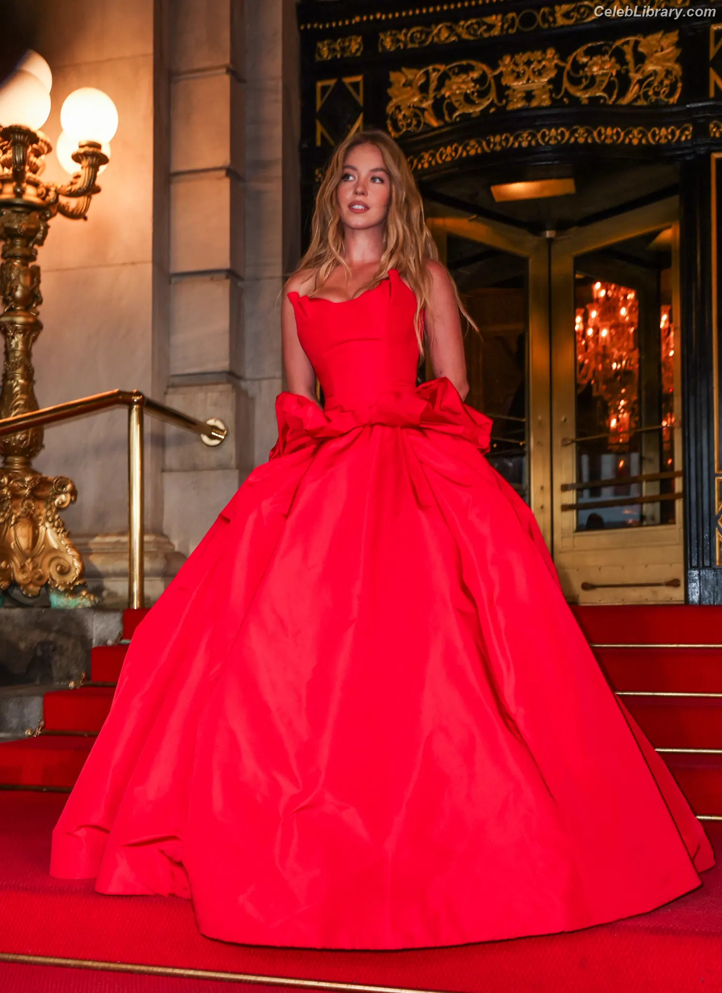 Sydney Sweeney photo 21 of 12030