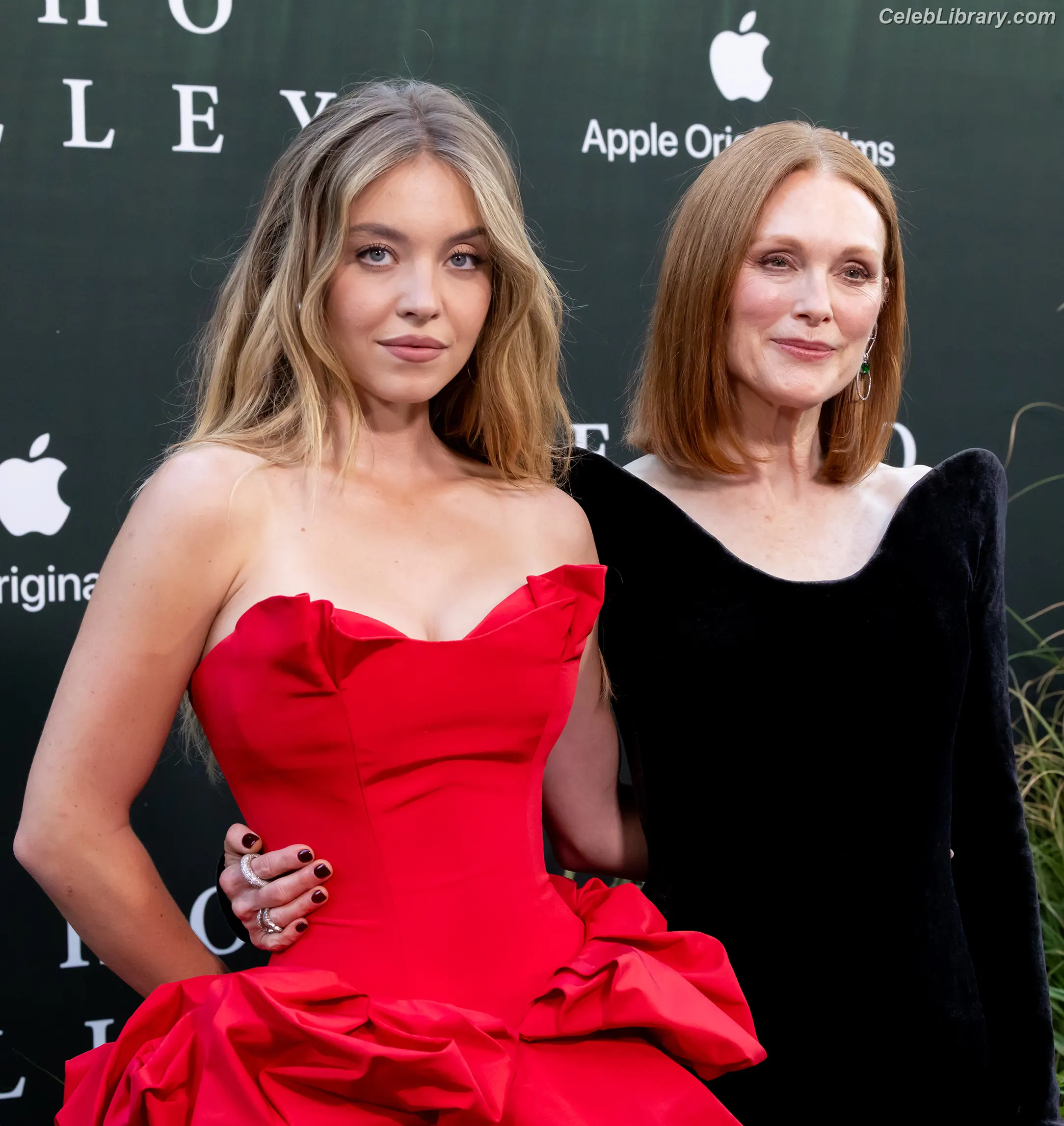 Sydney Sweeney photo 15 of 12030
