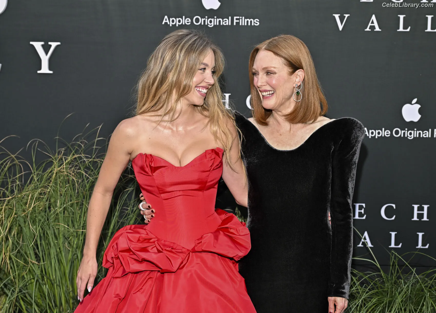 Sydney Sweeney photo 23 of 12030
