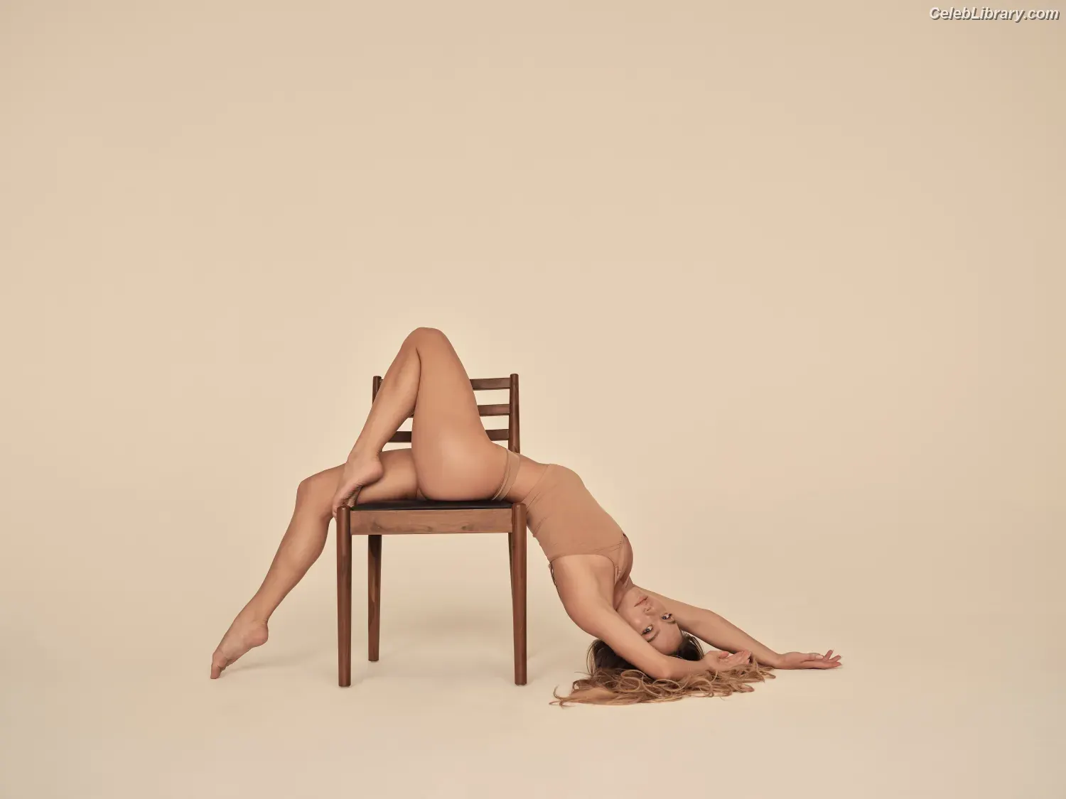 Sydney Sweeney photo 18 of 12030