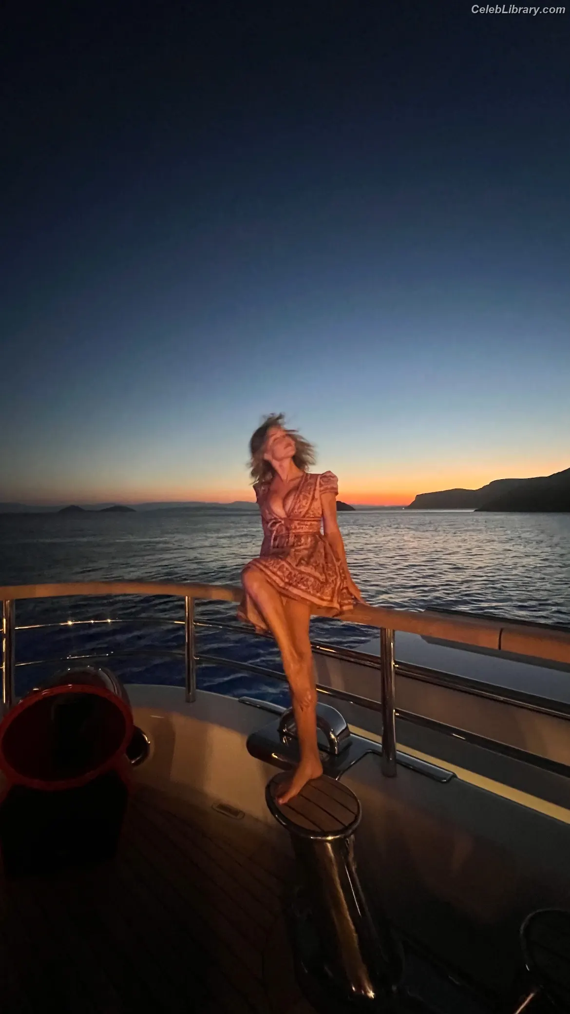 Sydney Sweeney photo 23 of 12030