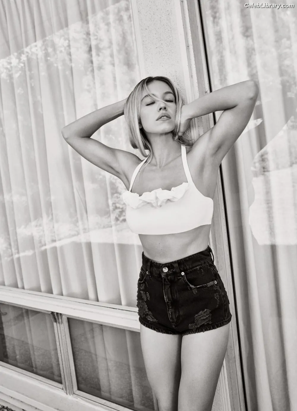 Sydney Sweeney photo 21 of 12030
