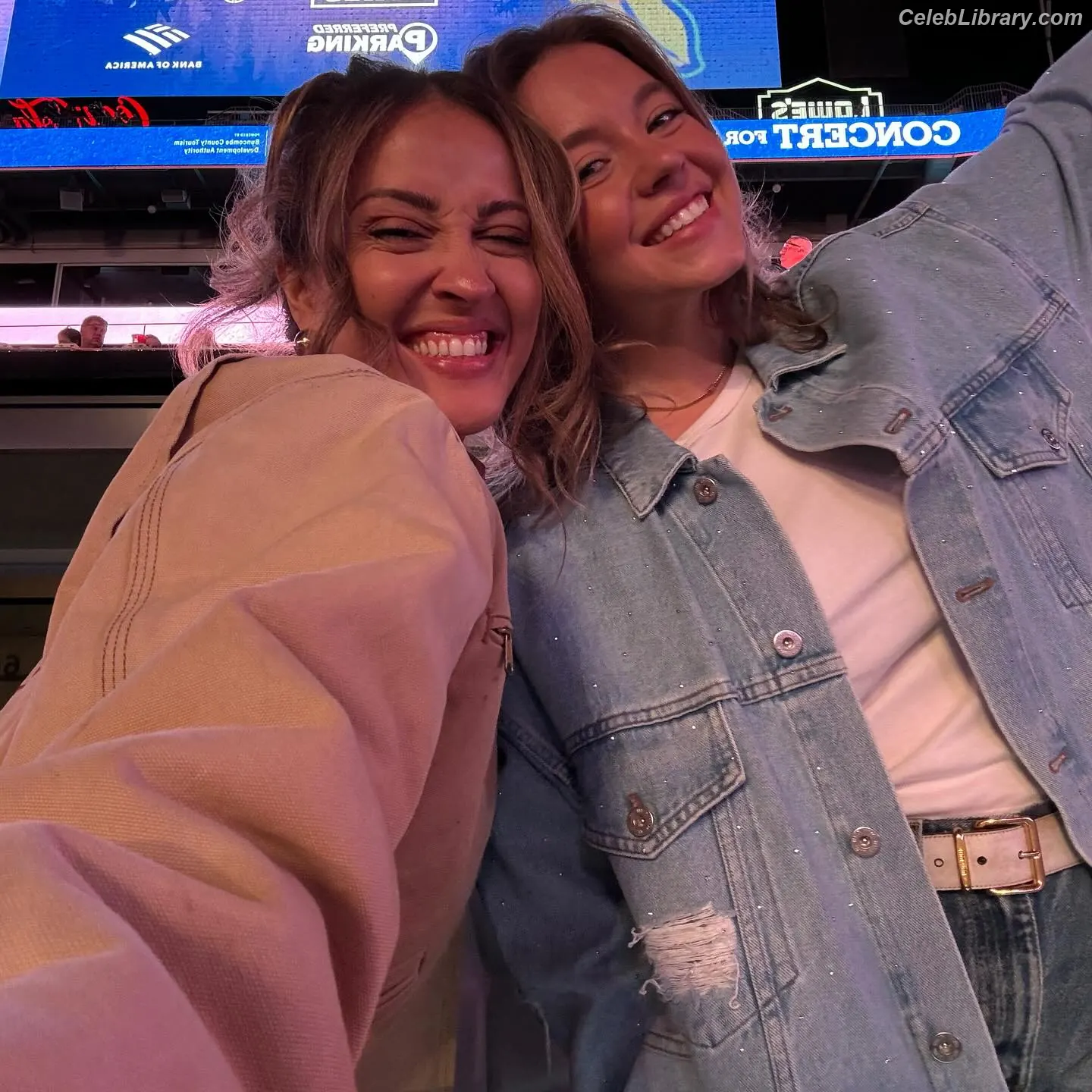Sydney Sweeney photo 20 of 12030