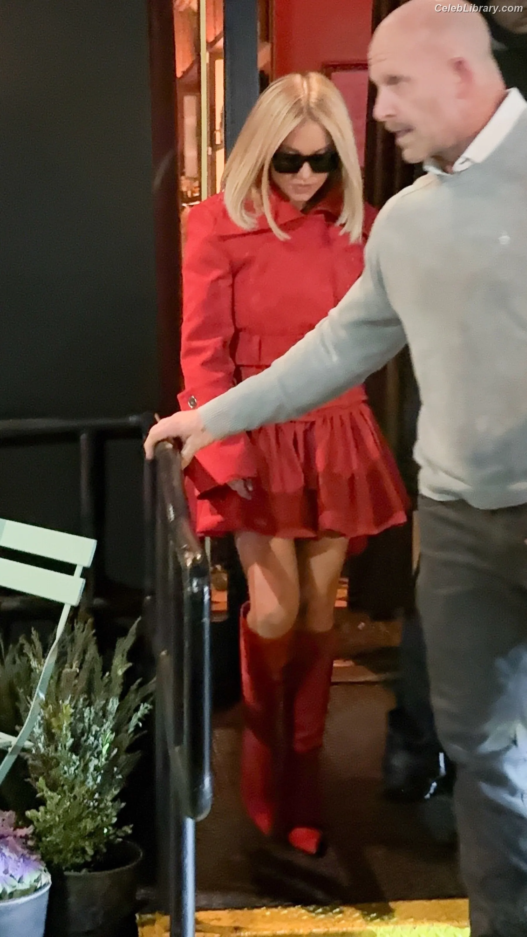 Sydney Sweeney photo 17 of 12030