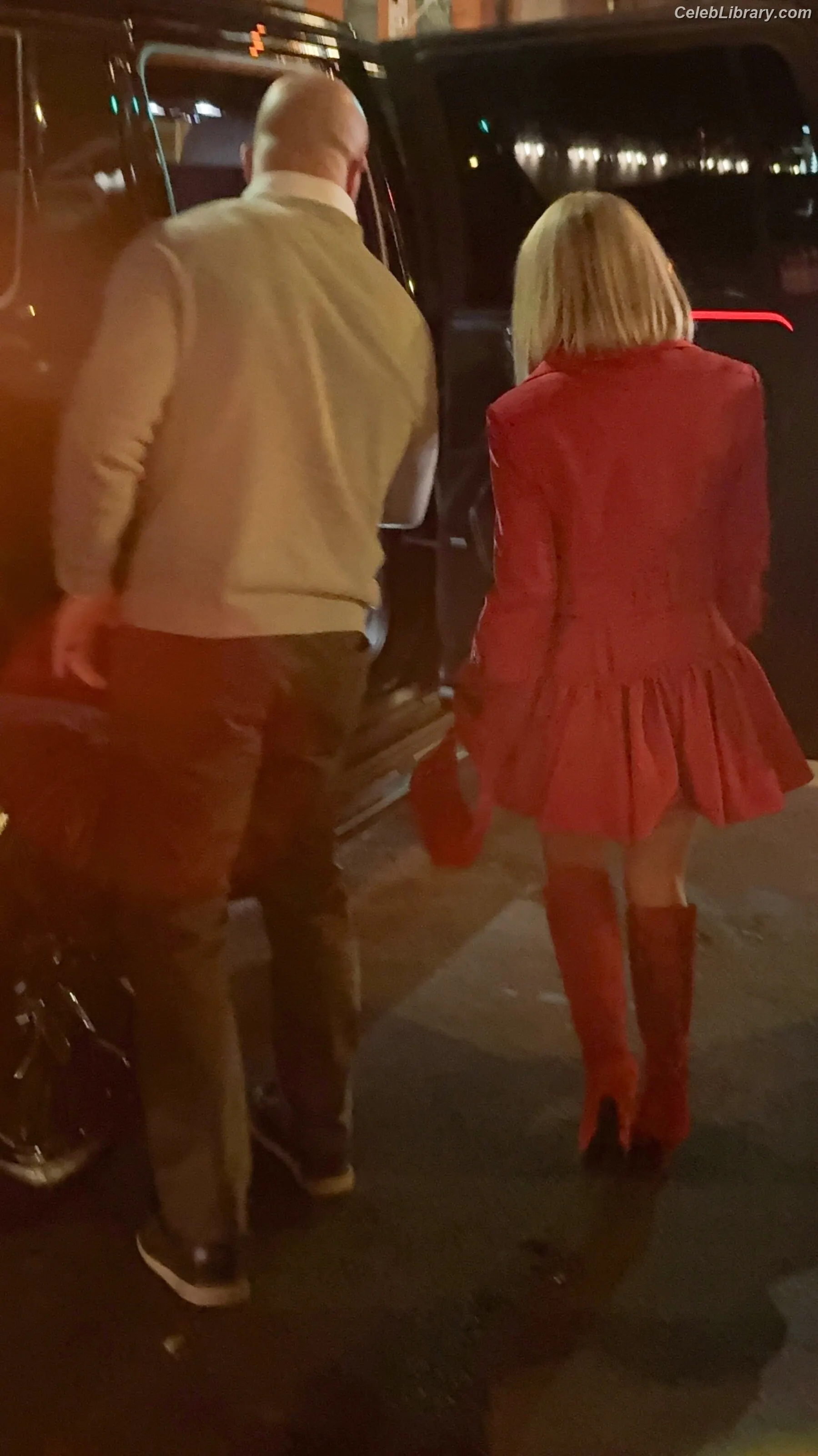 Sydney Sweeney photo 19 of 12030