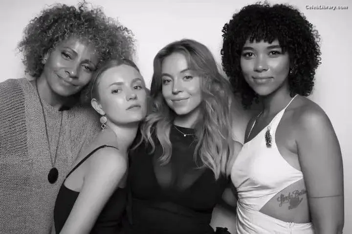 Sydney Sweeney photo 9 of 12030