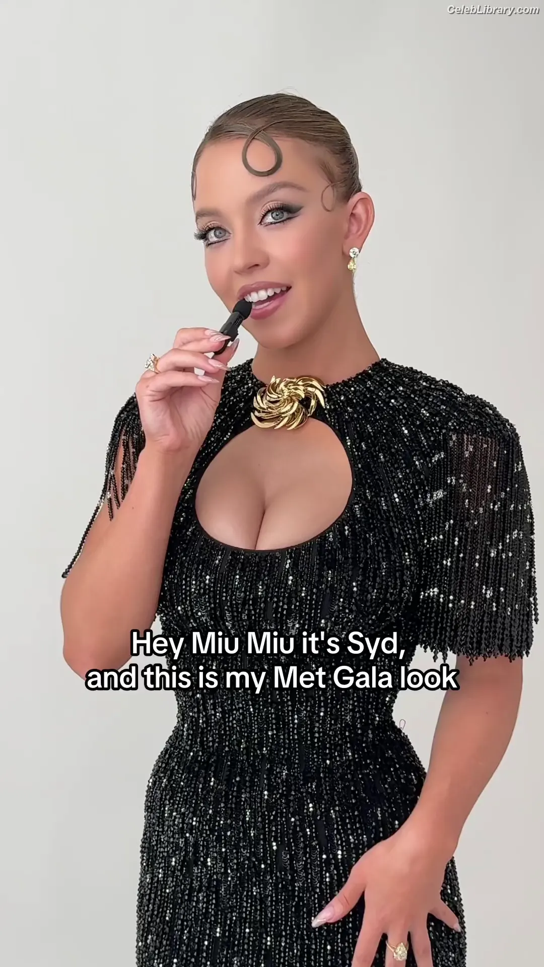 Sydney Sweeney photo 2 of 12030