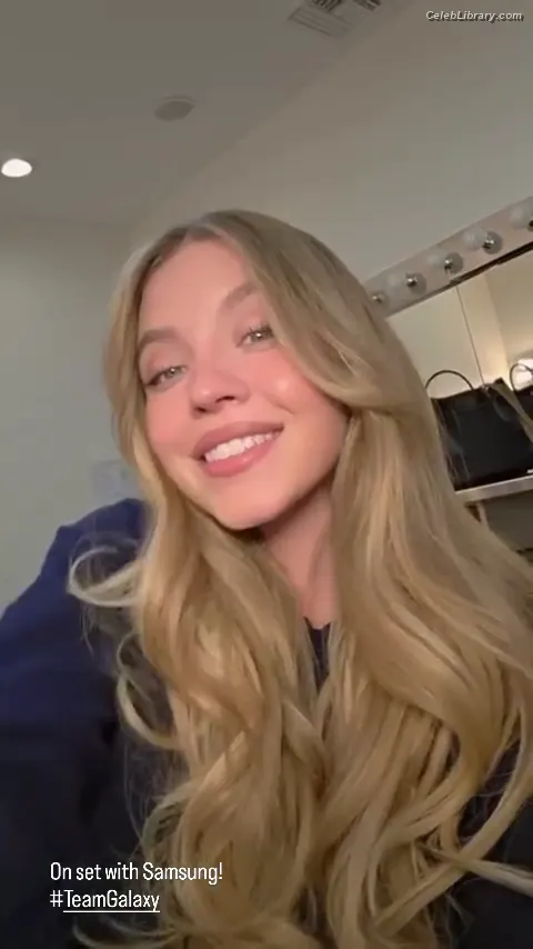 Sydney Sweeney photo 8 of 12030