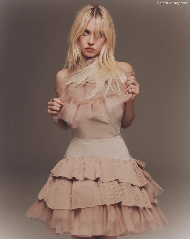 Sydney Sweeney photo 11 of 12007