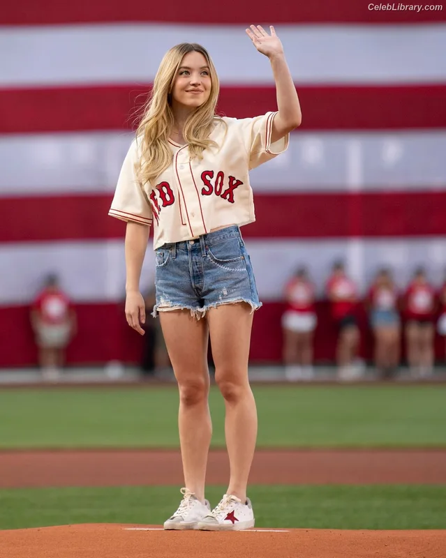 Sydney Sweeney photo 15 of 12007